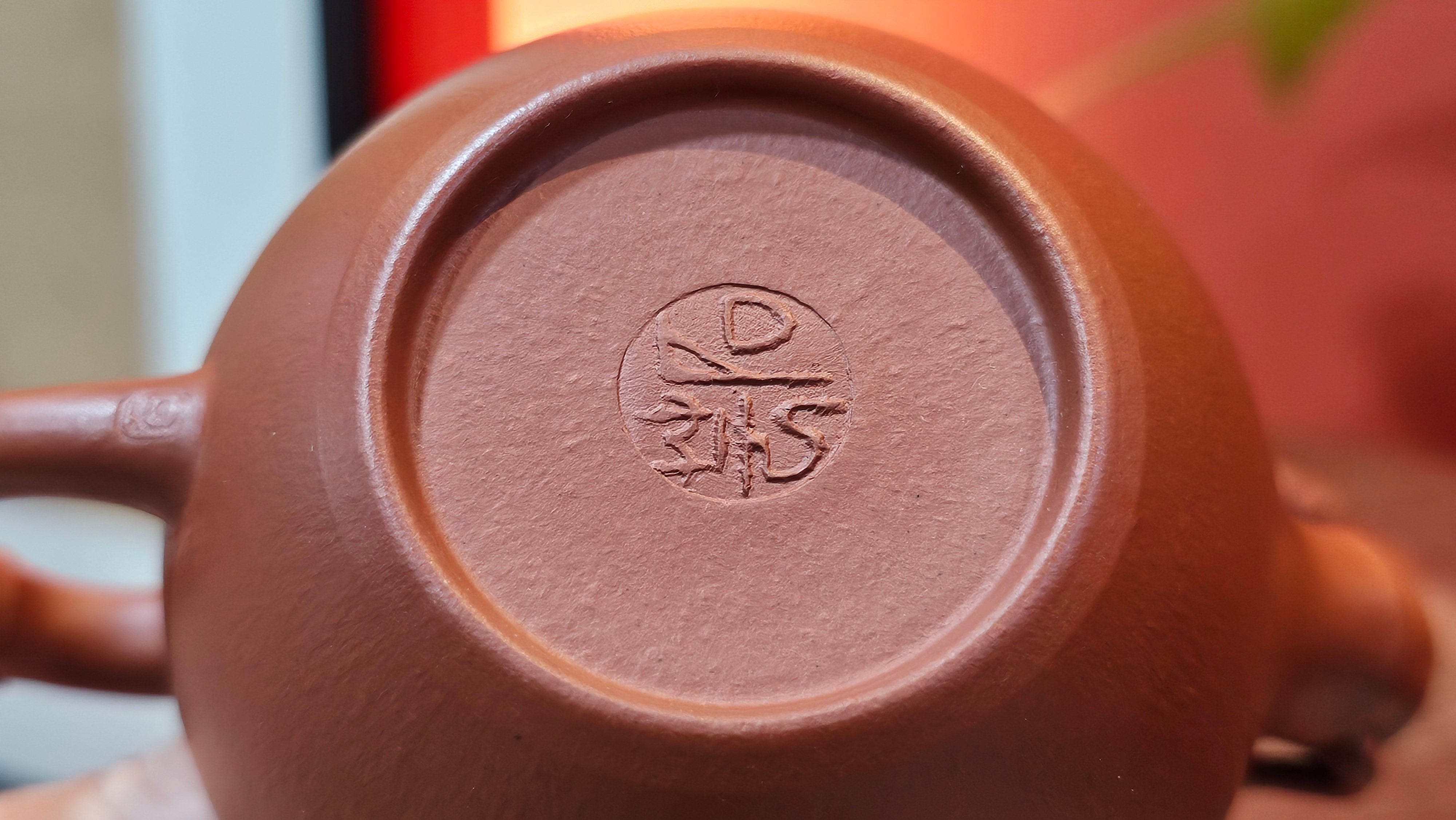 《高风亮节》"Gao Feng Liang Jie",  221.1ml, Ornate 花器! ~ Xiao Mei Yao Zhu Ni 小煤窑朱泥,  by Craftsman Shi Yun 石芸 ~ Congratulations!to Mr J.D.! 2213hrs 8th Oct 2025, Castle Pines! CO!