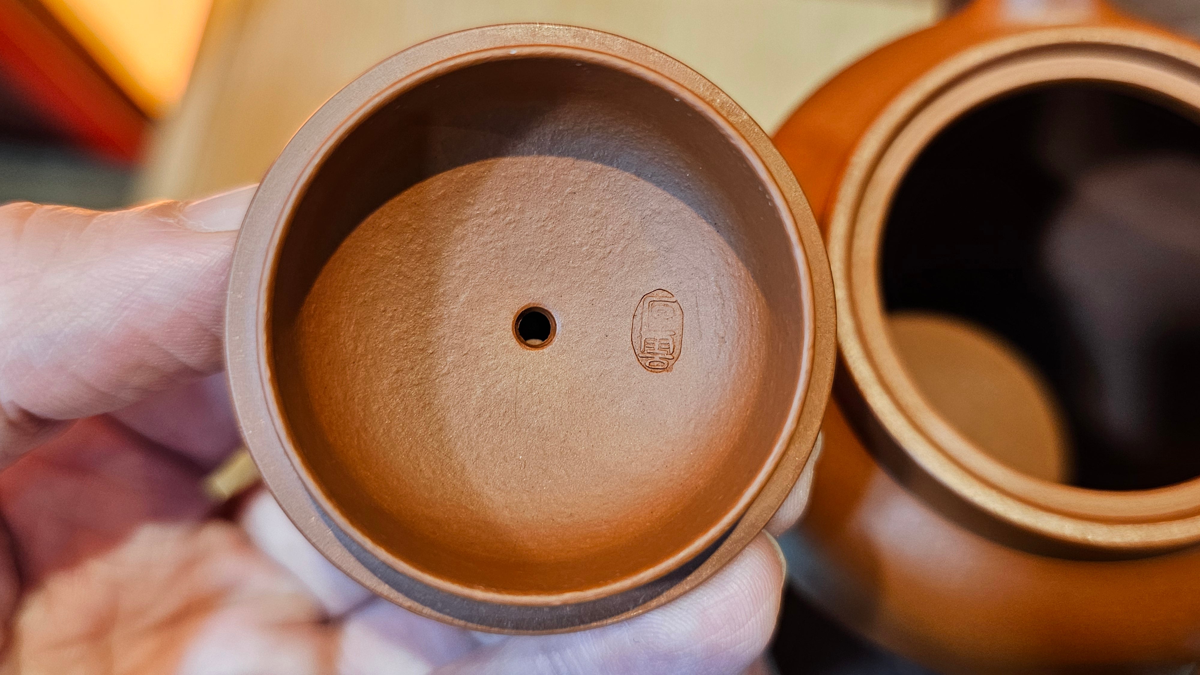 《高风亮节》"Gao Feng Liang Jie",  221.1ml, Ornate 花器! ~ Xiao Mei Yao Zhu Ni 小煤窑朱泥,  by Craftsman Shi Yun 石芸 ~ Congratulations!to Mr J.D.! 2213hrs 8th Oct 2025, Castle Pines! CO!