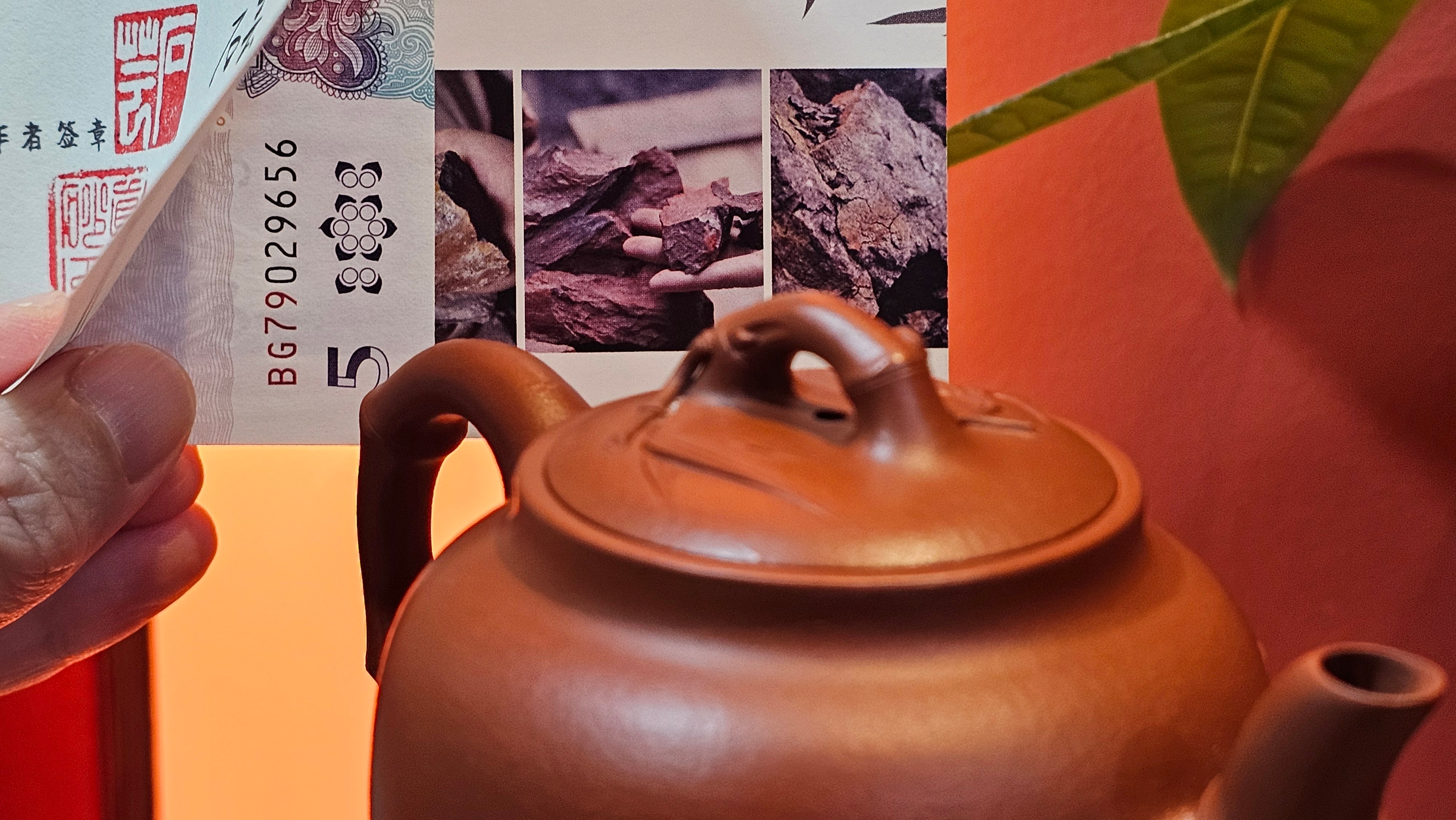 《高风亮节》"Gao Feng Liang Jie",  221.1ml, Ornate 花器! ~ Xiao Mei Yao Zhu Ni 小煤窑朱泥,  by Craftsman Shi Yun 石芸 ~ Congratulations!to Mr J.D.! 2213hrs 8th Oct 2025, Castle Pines! CO!