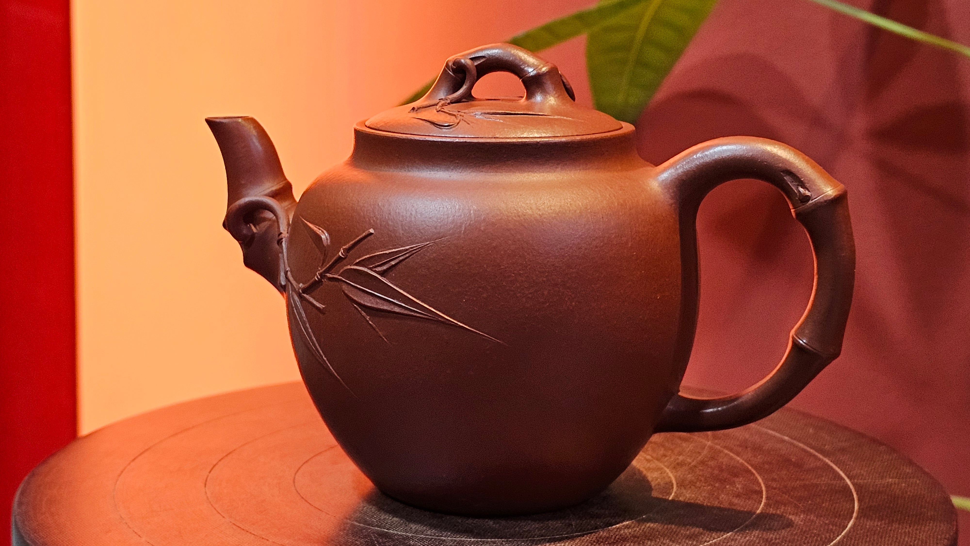 《高风亮节》"Gao Feng Liang Jie",  221.1ml, Ornate 花器! ~ Xiao Mei Yao Zhu Ni 小煤窑朱泥,  by Craftsman Shi Yun 石芸 ~ Congratulations!to Mr J.D.! 2213hrs 8th Oct 2025, Castle Pines! CO!