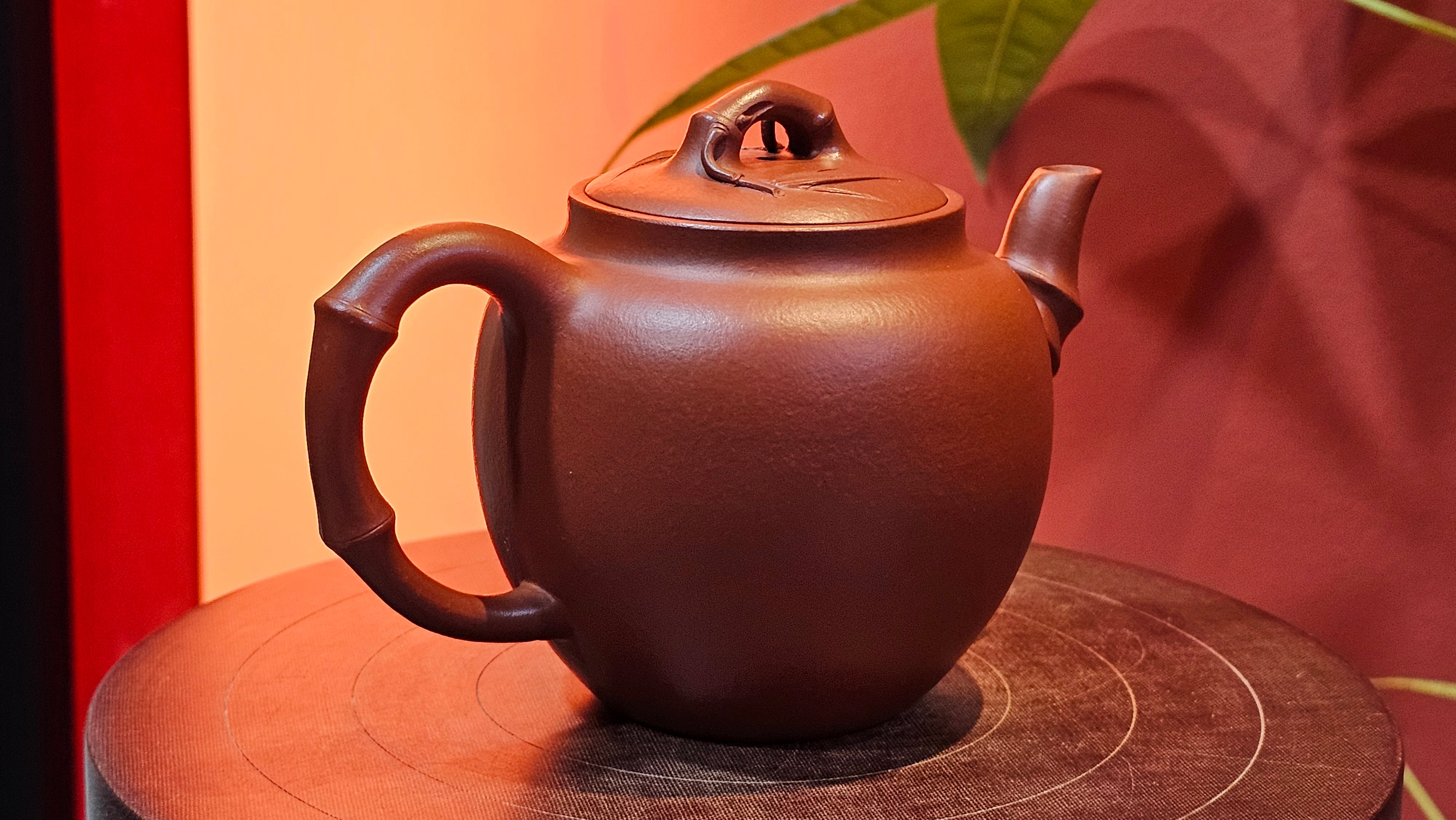 《高风亮节》"Gao Feng Liang Jie",  221.1ml, Ornate 花器! ~ Xiao Mei Yao Zhu Ni 小煤窑朱泥,  by Craftsman Shi Yun 石芸 ~ Congratulations!to Mr J.D.! 2213hrs 8th Oct 2025, Castle Pines! CO!