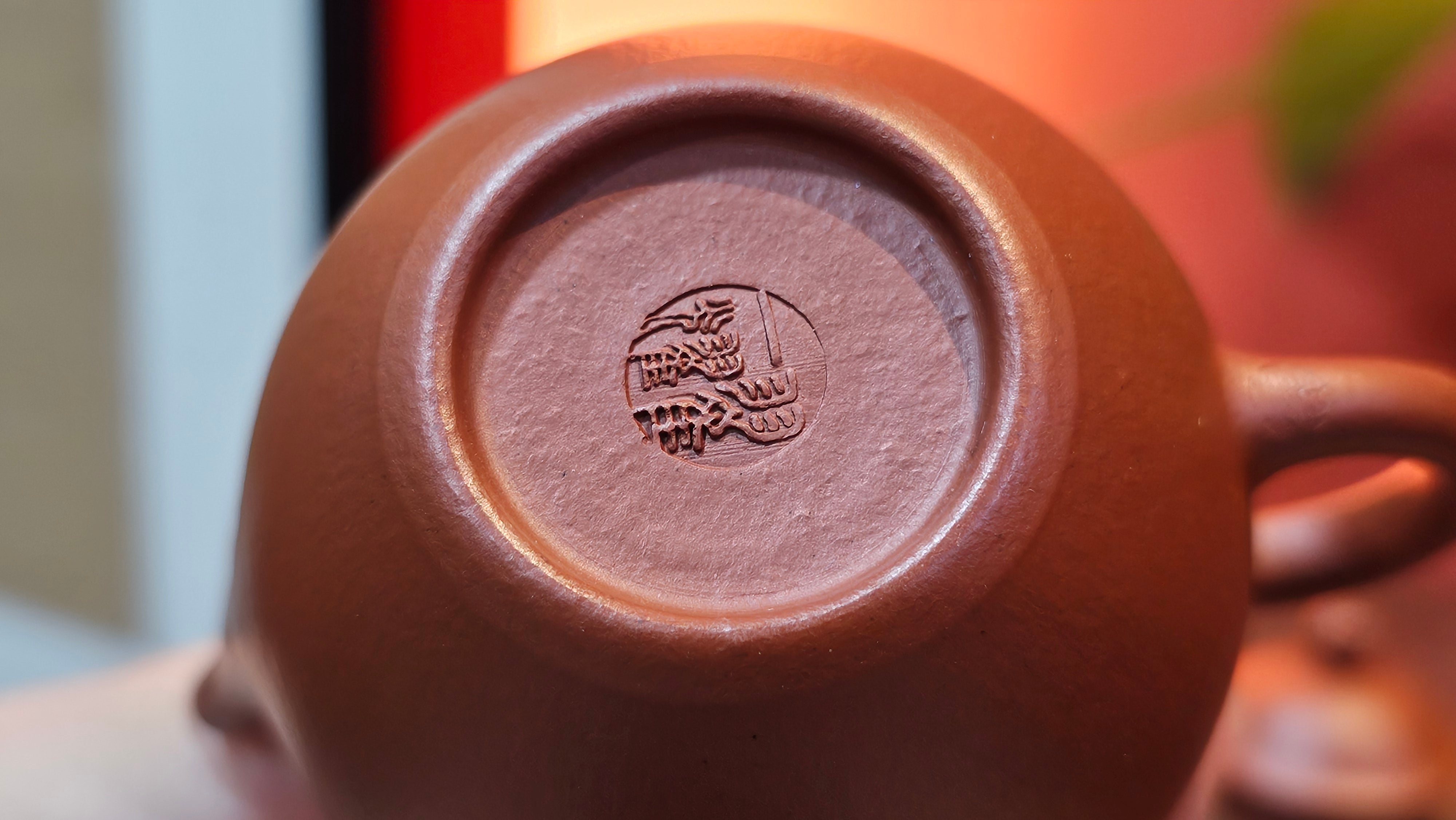 Yan Yun 颜韵, 96.6ml, Xiao Mei Yao Zhu Ni 小煤窑朱泥, by Collaborative Craftsman Zhai Yi Yao 翟一耀 with Engraving by Craftsman Yi De Shu 一德书 ~ Congratulations to Ms J.C.! 1405hrs 18th Oct 2025, Los Angeles! CA!