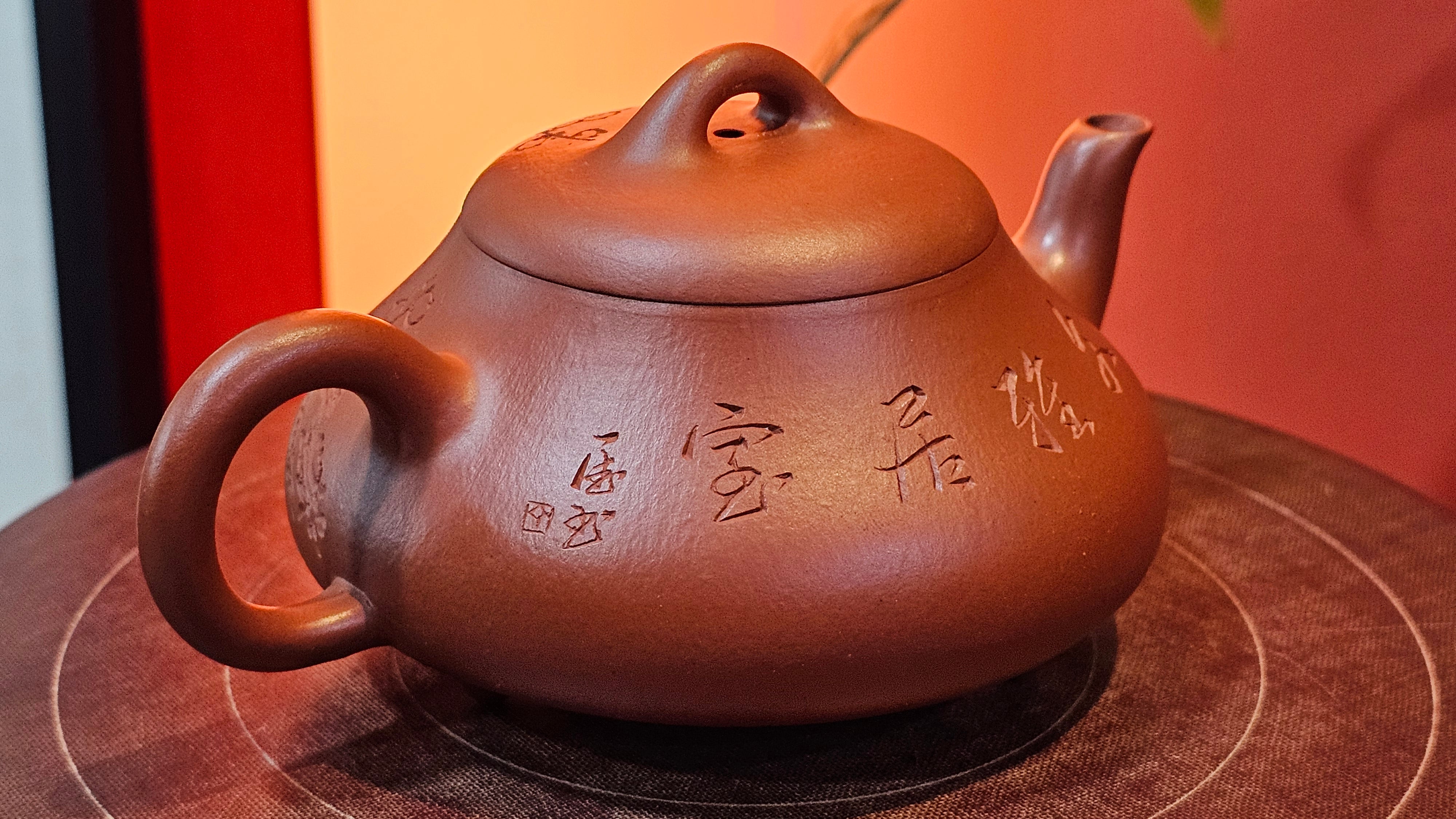 Han Tang Shi Piao 汉棠石瓢, 168.6ml, Xiao Mei Yao Zhu Ni 小煤窑朱泥, by Craftsman Shi Yun 石芸, Engraving by Craftsman Yi De Shu 刻绘 ~ 一德书 ~!Congratulations to Mr C.B.! 0117hrs 13th Oct 2025. Inglewood! CA.