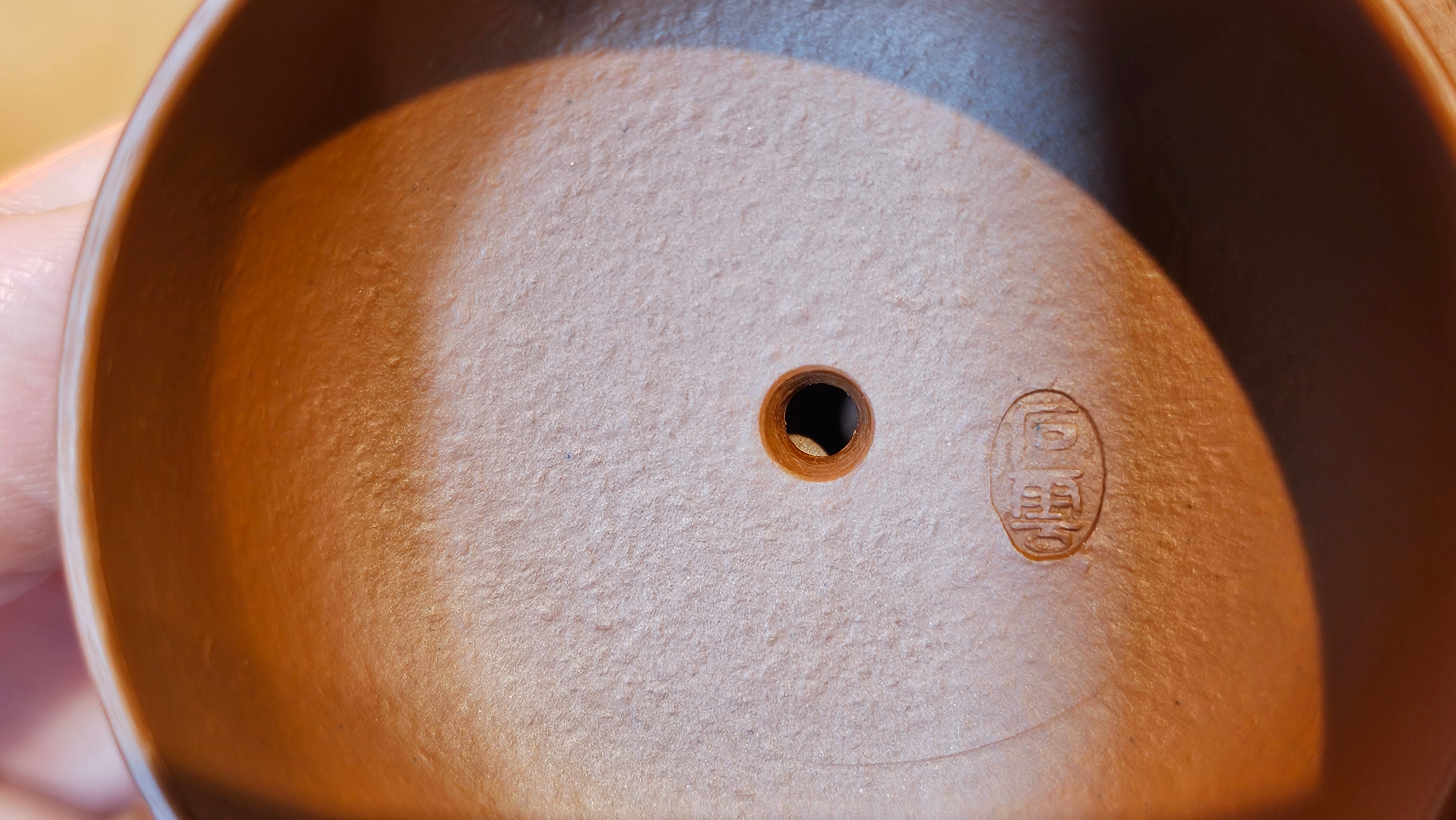 Han Tang Shi Piao 汉棠石瓢, 168.6ml, Xiao Mei Yao Zhu Ni 小煤窑朱泥, by Craftsman Shi Yun 石芸, Engraving by Craftsman Yi De Shu 刻绘 ~ 一德书 ~!Congratulations to Mr C.B.! 0117hrs 13th Oct 2025. Inglewood! CA.