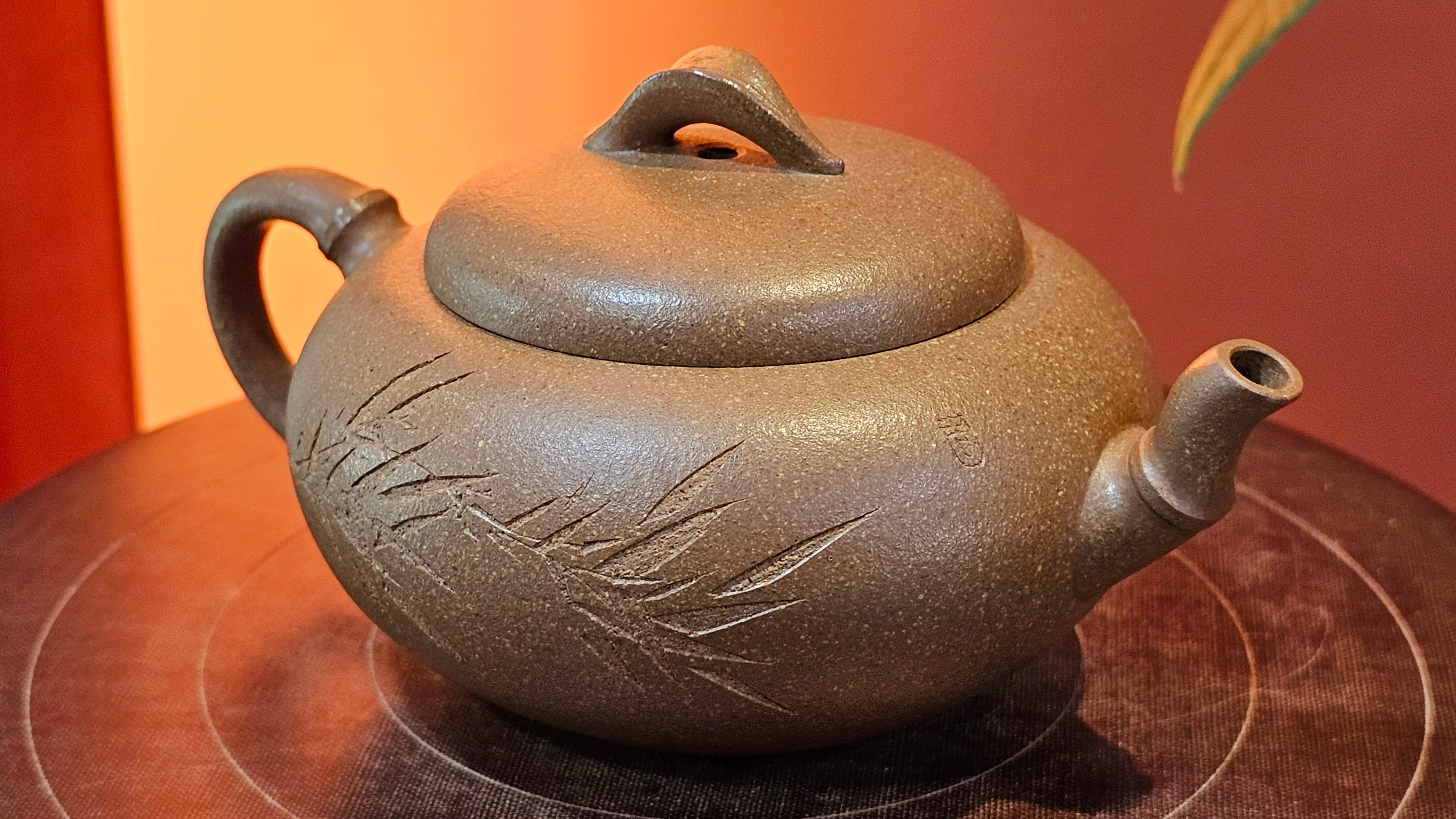 《一叶知秋》Yi Ye Zhi Qiu ~ "The Autumn Leaf", 166.5ml, Bao Shan Duan Ni 宝山段泥, by our Craftsman Zhang Huan 张欢, Bamboo and Calligraphy Engraving by Craftsman Yi Cheng 逸成 ~!Congratulations to Mr A.A.! 1006hrs 15th Oct 2025, Port Franks! Canada🇨🇦.