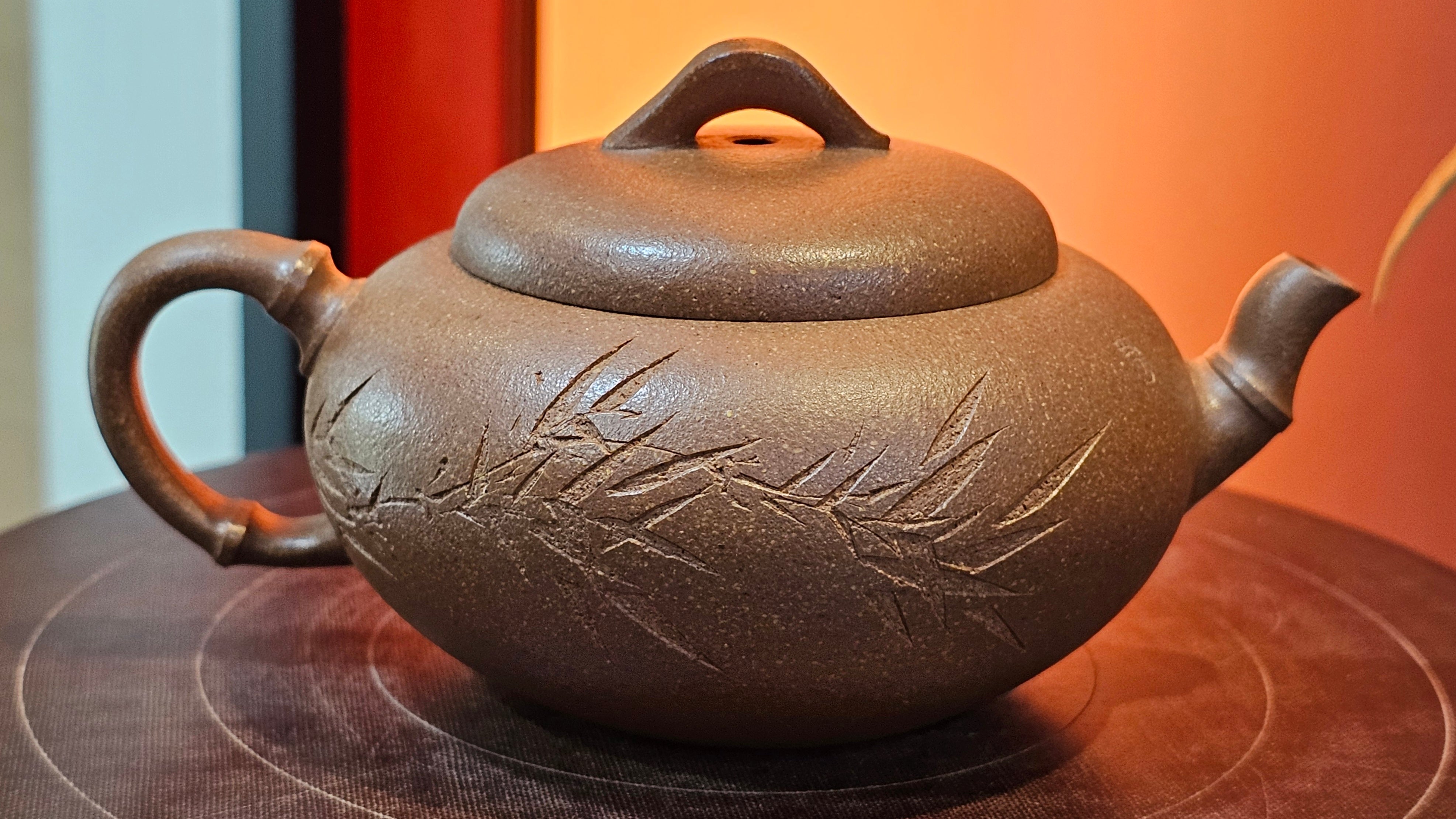 《一叶知秋》Yi Ye Zhi Qiu ~ "The Autumn Leaf", 166.5ml, Bao Shan Duan Ni 宝山段泥, by our Craftsman Zhang Huan 张欢, Bamboo and Calligraphy Engraving by Craftsman Yi Cheng 逸成 ~!Congratulations to Mr A.A.! 1006hrs 15th Oct 2025, Port Franks! Canada🇨🇦.