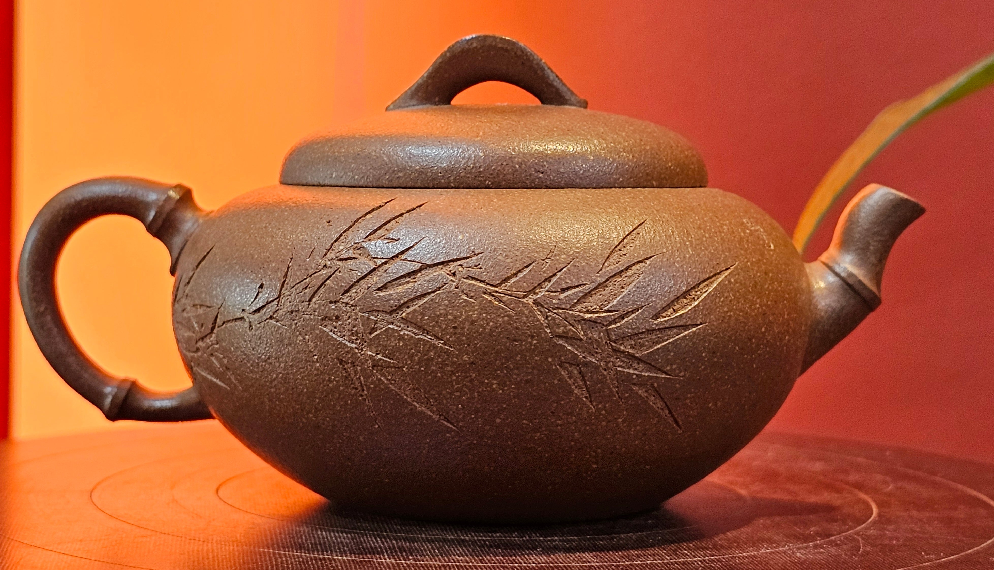 《一叶知秋》Yi Ye Zhi Qiu ~ "The Autumn Leaf", 166.5ml, Bao Shan Duan Ni 宝山段泥, by our Craftsman Zhang Huan 张欢, Bamboo and Calligraphy Engraving by Craftsman Yi Cheng 逸成 ~!Congratulations to Mr A.A.! 1006hrs 15th Oct 2025, Port Franks! Canada🇨🇦.