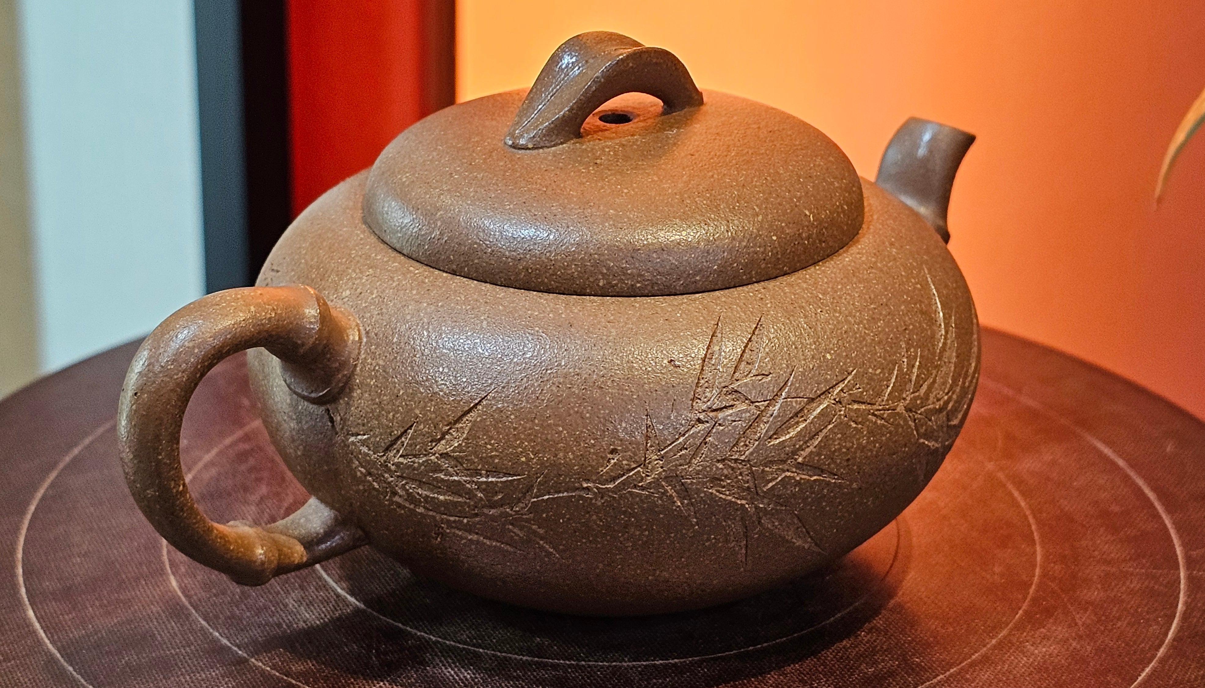 《一叶知秋》Yi Ye Zhi Qiu ~ "The Autumn Leaf", 166.5ml, Bao Shan Duan Ni 宝山段泥, by our Craftsman Zhang Huan 张欢, Bamboo and Calligraphy Engraving by Craftsman Yi Cheng 逸成 ~!Congratulations to Mr A.A.! 1006hrs 15th Oct 2025, Port Franks! Canada🇨🇦.
