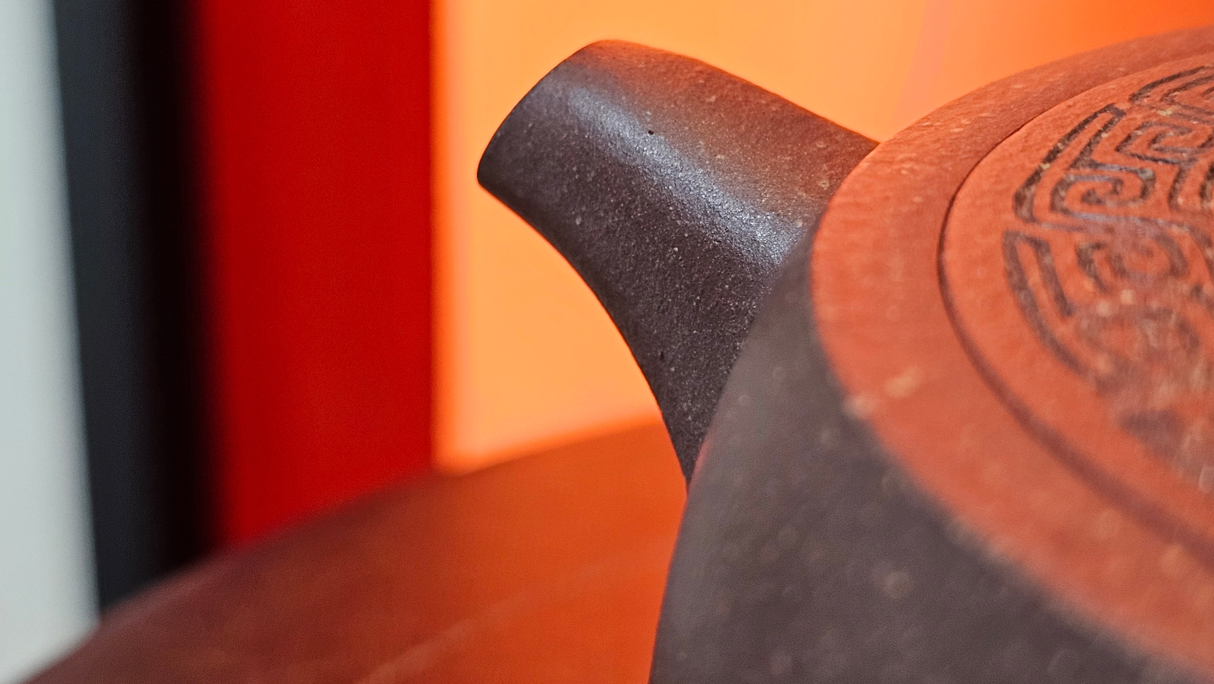 Niu Gai Jing Lan《牛盖井栏》, 164.3ml, Hei Zi Ni 黑紫泥, with Chinese Bronze Age Patterns~Engraving Art 青铜器纹样~刻绘, by our Craftsman Zhang Huan 张欢 ~ Congratulations to Mr T.A.! 2039hrs 15th Oct 2025, Samorin! Slovakia🇸🇰!