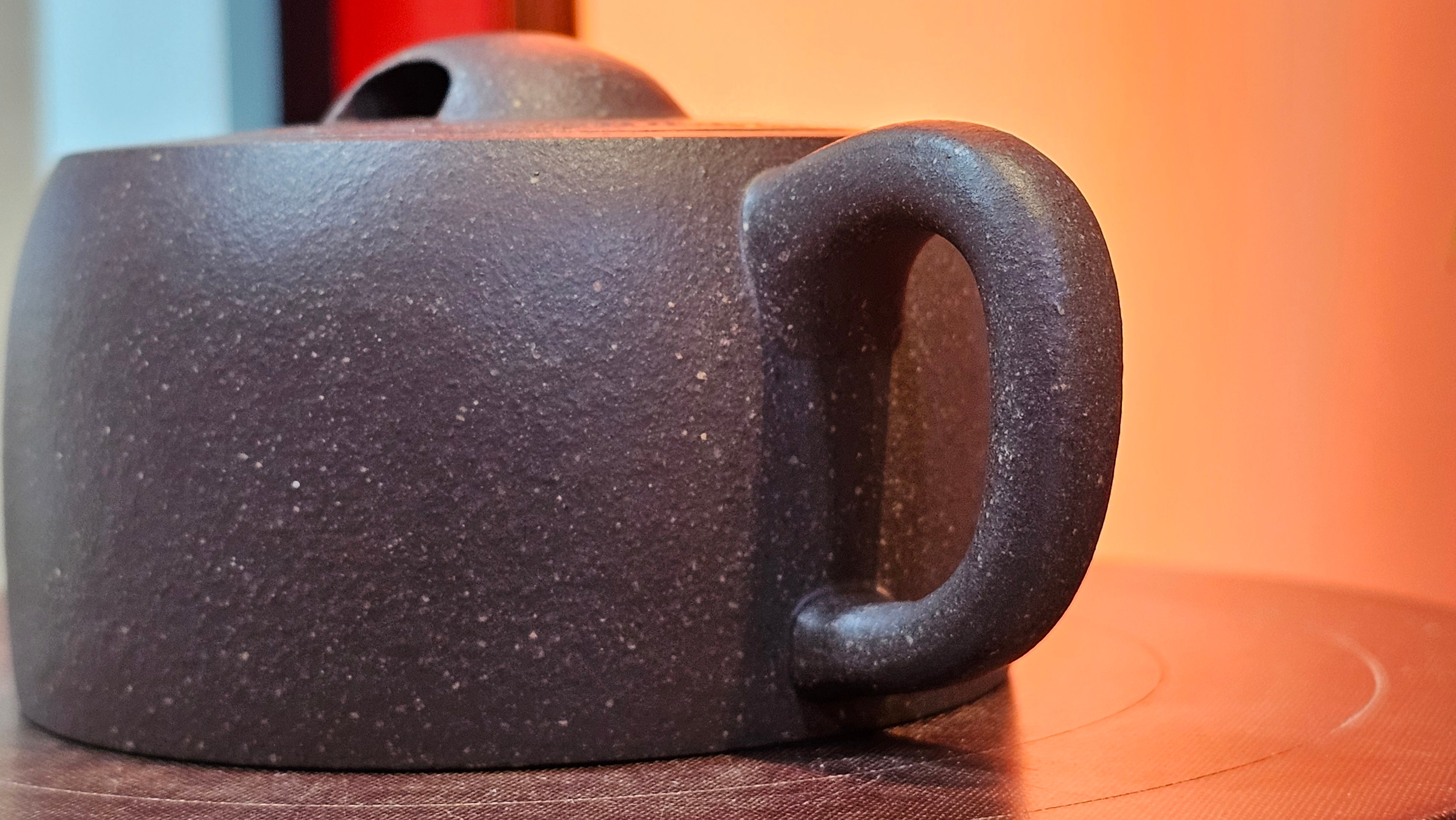 Niu Gai Jing Lan《牛盖井栏》, 164.3ml, Hei Zi Ni 黑紫泥, with Chinese Bronze Age Patterns~Engraving Art 青铜器纹样~刻绘, by our Craftsman Zhang Huan 张欢 ~ Congratulations to Mr T.A.! 2039hrs 15th Oct 2025, Samorin! Slovakia🇸🇰!