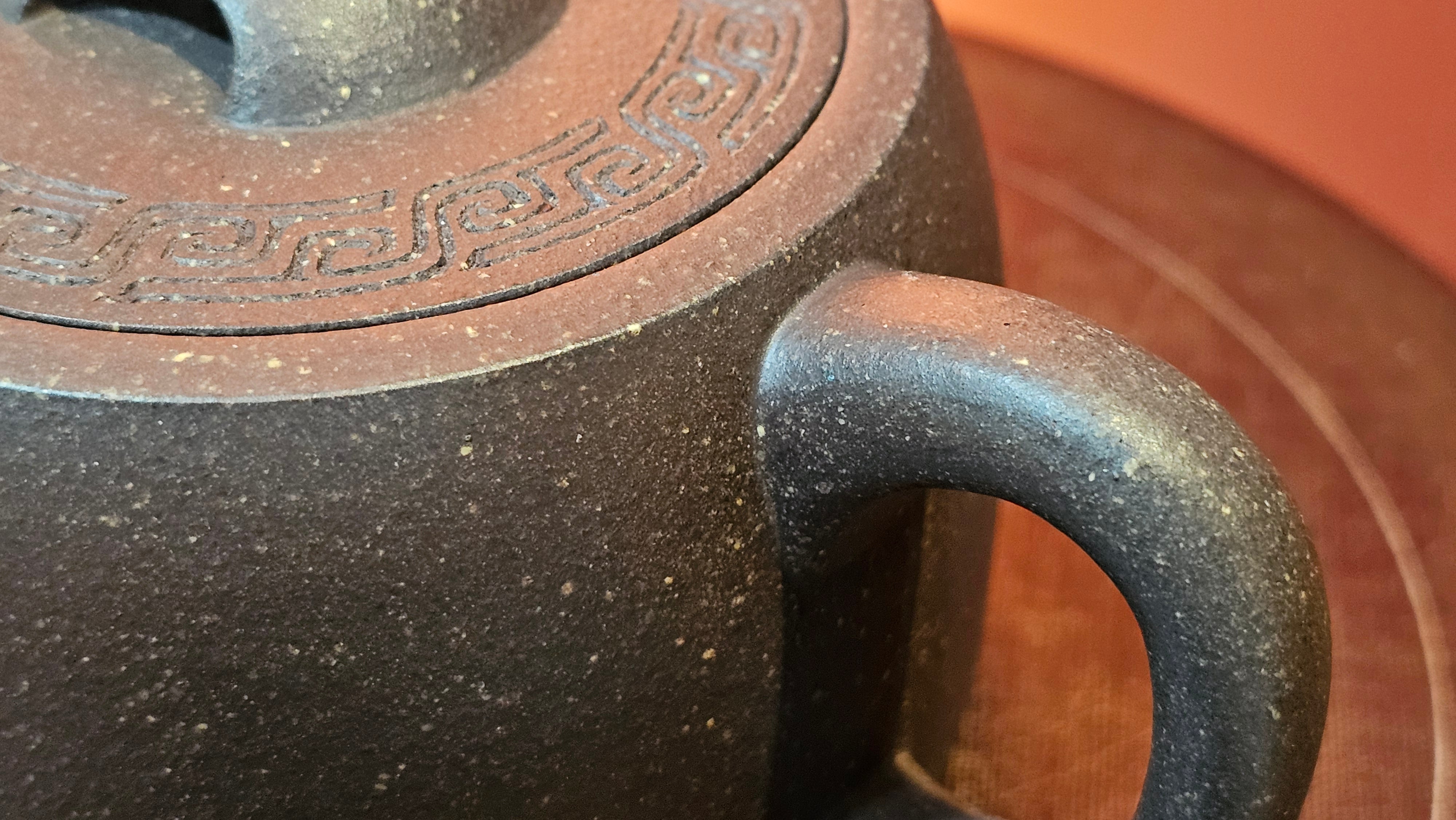 Niu Gai Jing Lan《牛盖井栏》, 164.3ml, Hei Zi Ni 黑紫泥, with Chinese Bronze Age Patterns~Engraving Art 青铜器纹样~刻绘, by our Craftsman Zhang Huan 张欢 ~ Congratulations to Mr T.A.! 2039hrs 15th Oct 2025, Samorin! Slovakia🇸🇰!