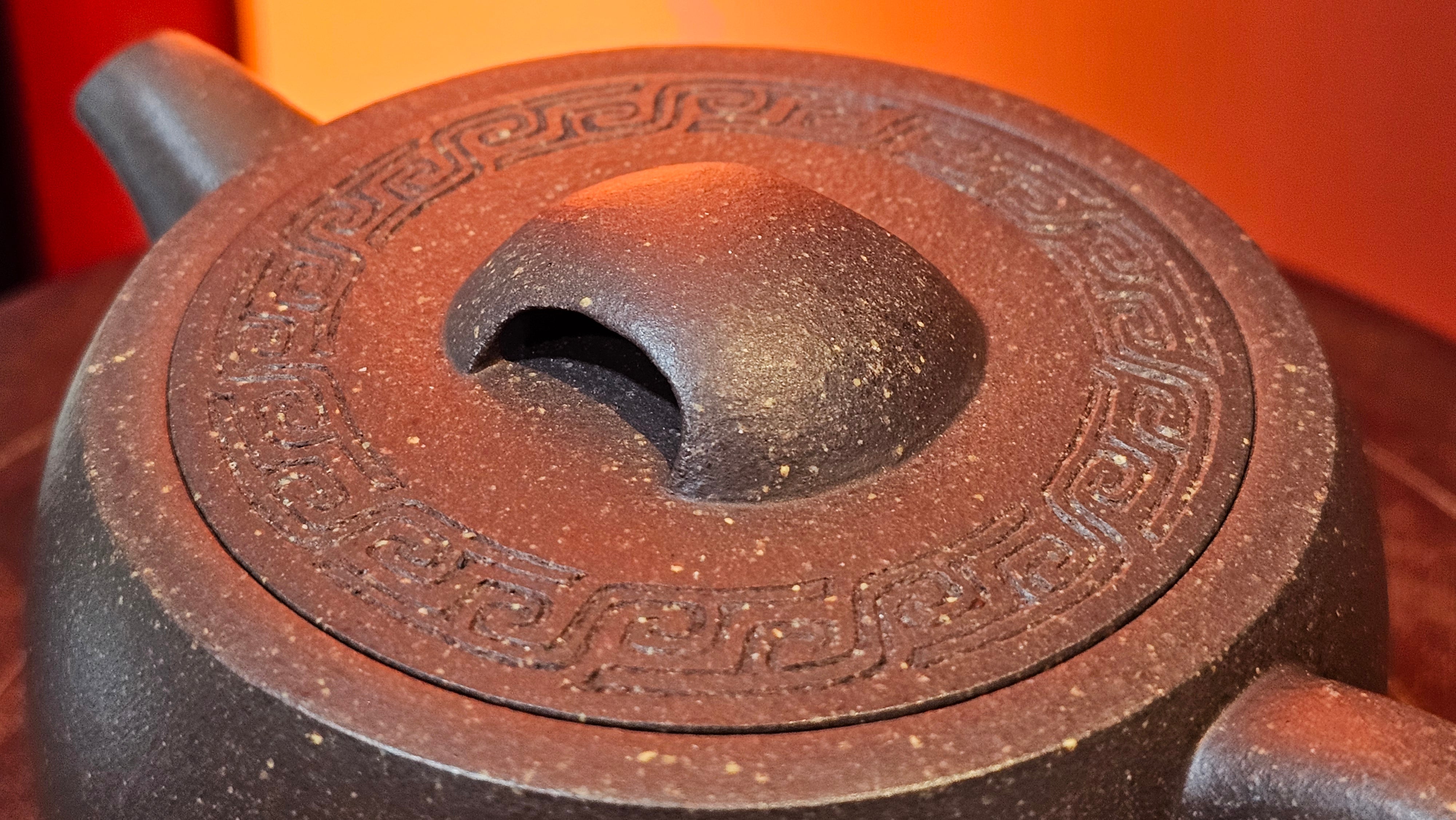 Niu Gai Jing Lan《牛盖井栏》, 164.3ml, Hei Zi Ni 黑紫泥, with Chinese Bronze Age Patterns~Engraving Art 青铜器纹样~刻绘, by our Craftsman Zhang Huan 张欢 ~ Congratulations to Mr T.A.! 2039hrs 15th Oct 2025, Samorin! Slovakia🇸🇰!