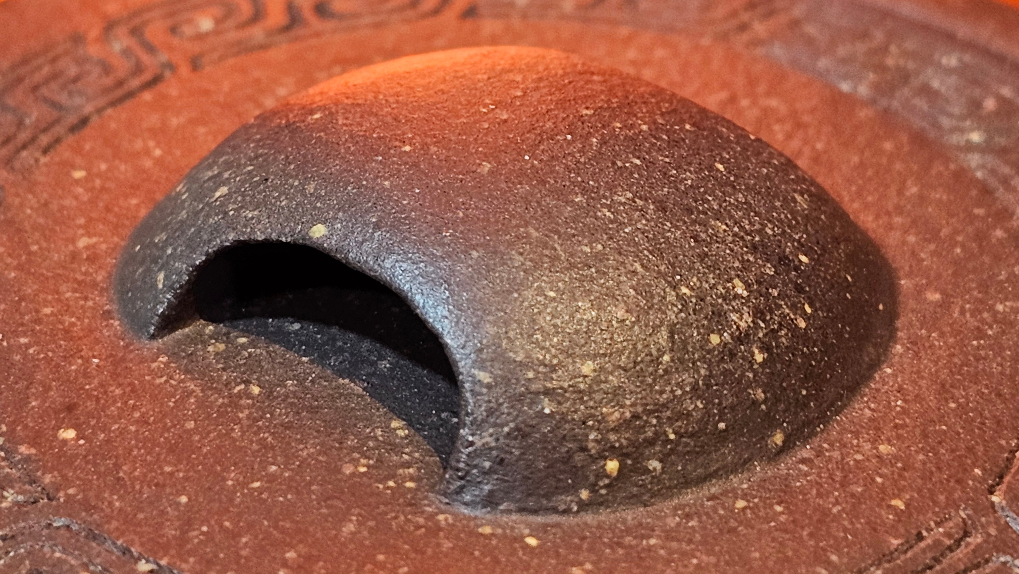 Niu Gai Jing Lan《牛盖井栏》, 164.3ml, Hei Zi Ni 黑紫泥, with Chinese Bronze Age Patterns~Engraving Art 青铜器纹样~刻绘, by our Craftsman Zhang Huan 张欢 ~ Congratulations to Mr T.A.! 2039hrs 15th Oct 2025, Samorin! Slovakia🇸🇰!