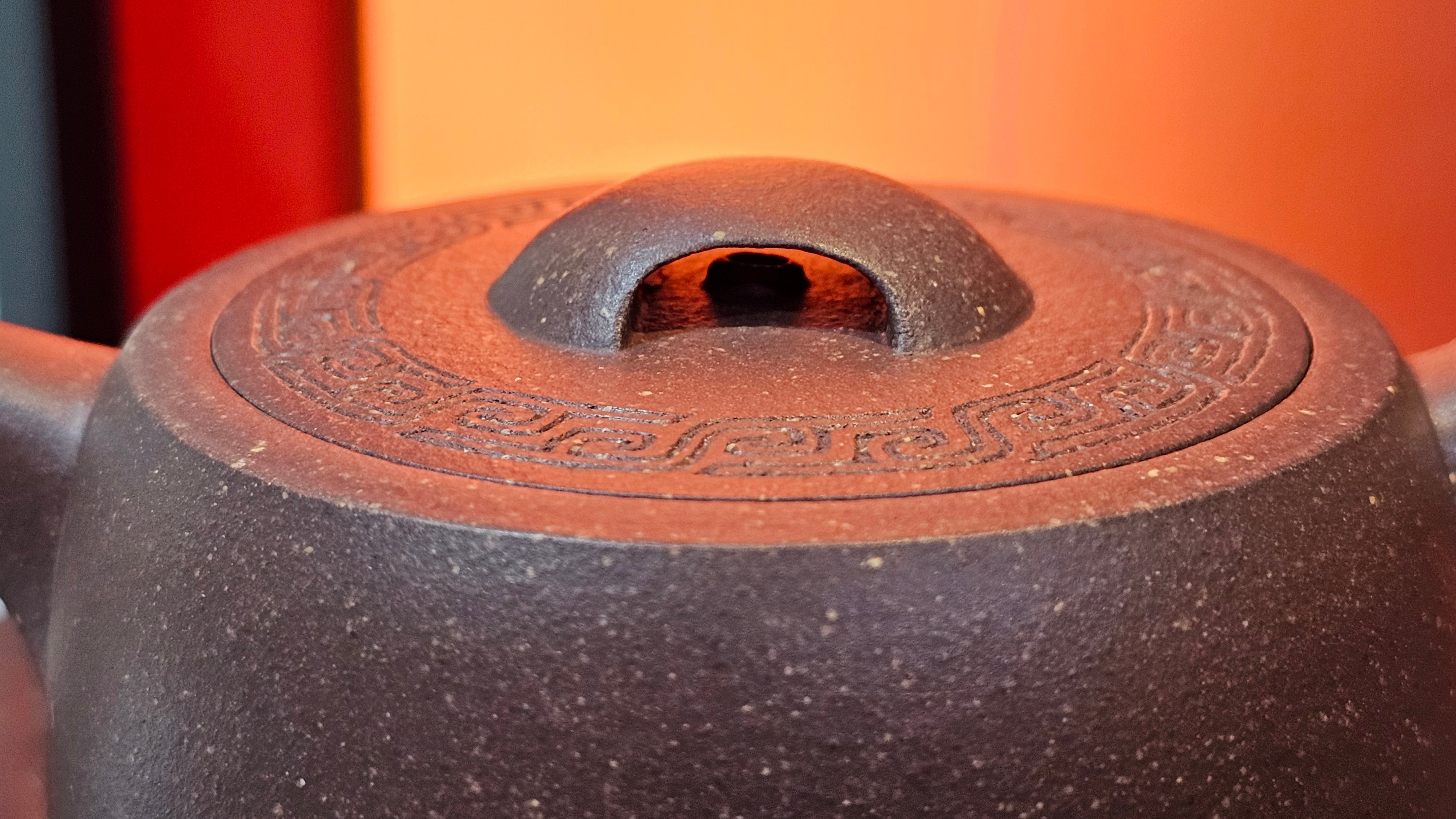 Niu Gai Jing Lan《牛盖井栏》, 164.3ml, Hei Zi Ni 黑紫泥, with Chinese Bronze Age Patterns~Engraving Art 青铜器纹样~刻绘, by our Craftsman Zhang Huan 张欢 ~ Congratulations to Mr T.A.! 2039hrs 15th Oct 2025, Samorin! Slovakia🇸🇰!