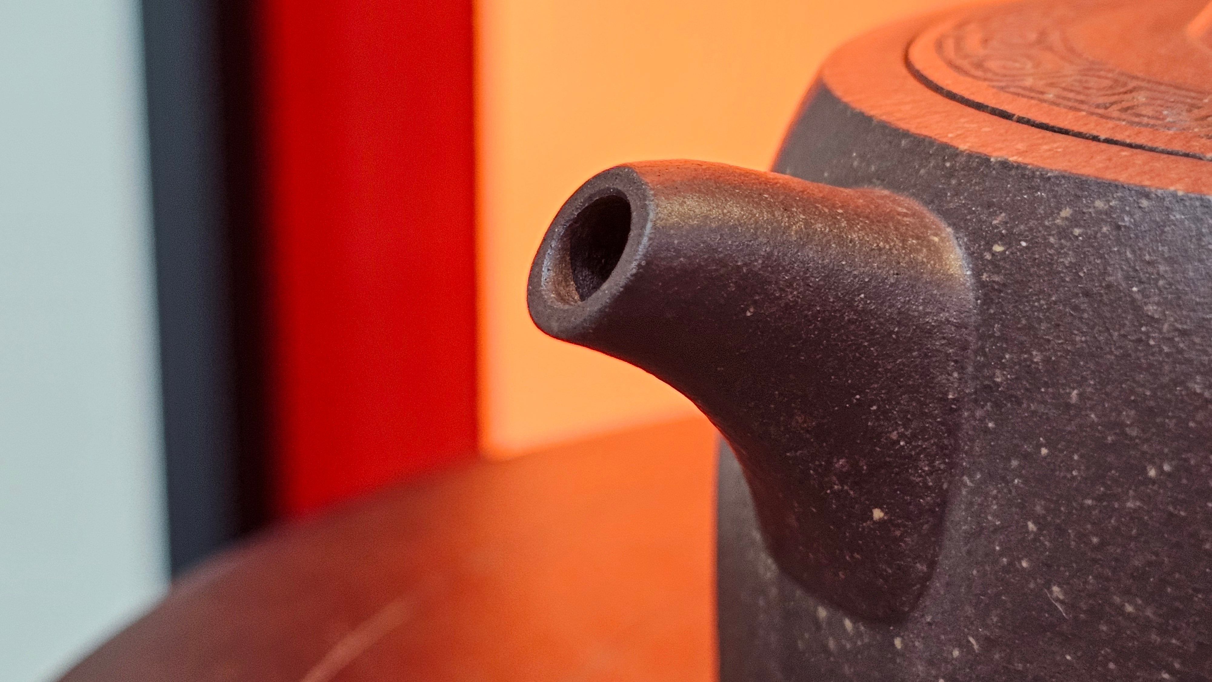 Niu Gai Jing Lan《牛盖井栏》, 164.3ml, Hei Zi Ni 黑紫泥, with Chinese Bronze Age Patterns~Engraving Art 青铜器纹样~刻绘, by our Craftsman Zhang Huan 张欢 ~ Congratulations to Mr T.A.! 2039hrs 15th Oct 2025, Samorin! Slovakia🇸🇰!