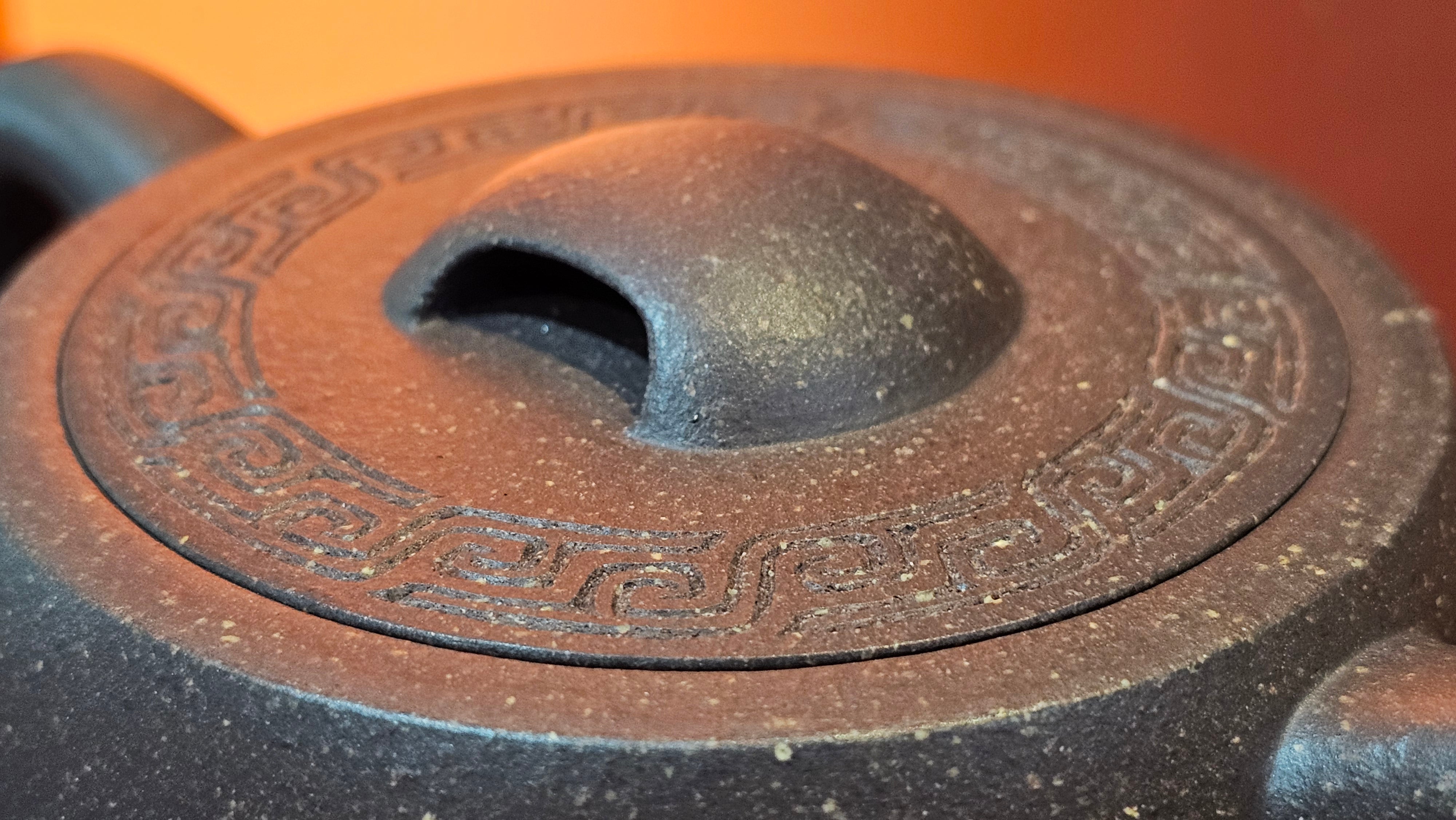 Niu Gai Jing Lan《牛盖井栏》, 164.3ml, Hei Zi Ni 黑紫泥, with Chinese Bronze Age Patterns~Engraving Art 青铜器纹样~刻绘, by our Craftsman Zhang Huan 张欢 ~ Congratulations to Mr T.A.! 2039hrs 15th Oct 2025, Samorin! Slovakia🇸🇰!