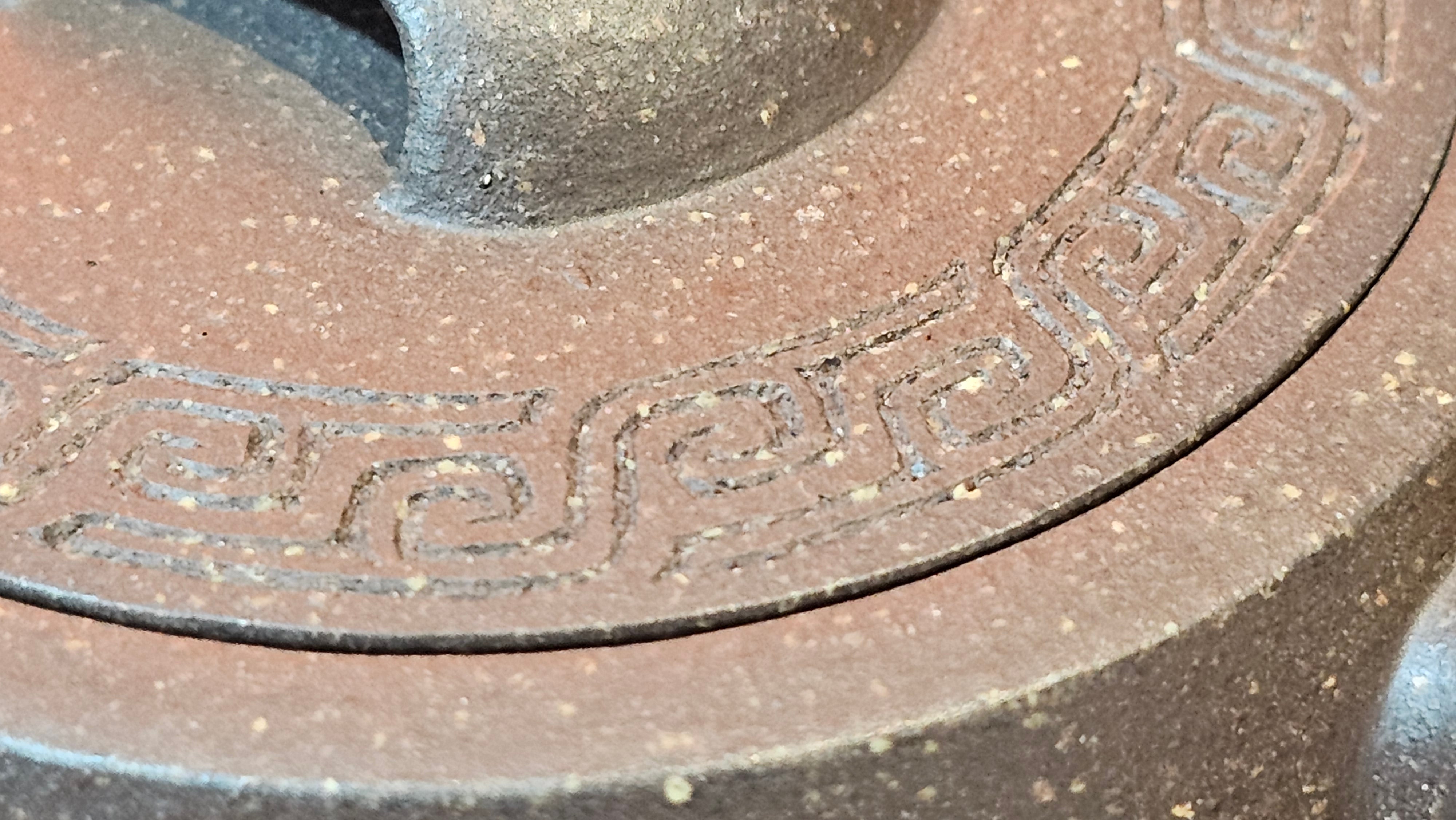 Niu Gai Jing Lan《牛盖井栏》, 164.3ml, Hei Zi Ni 黑紫泥, with Chinese Bronze Age Patterns~Engraving Art 青铜器纹样~刻绘, by our Craftsman Zhang Huan 张欢 ~ Congratulations to Mr T.A.! 2039hrs 15th Oct 2025, Samorin! Slovakia🇸🇰!