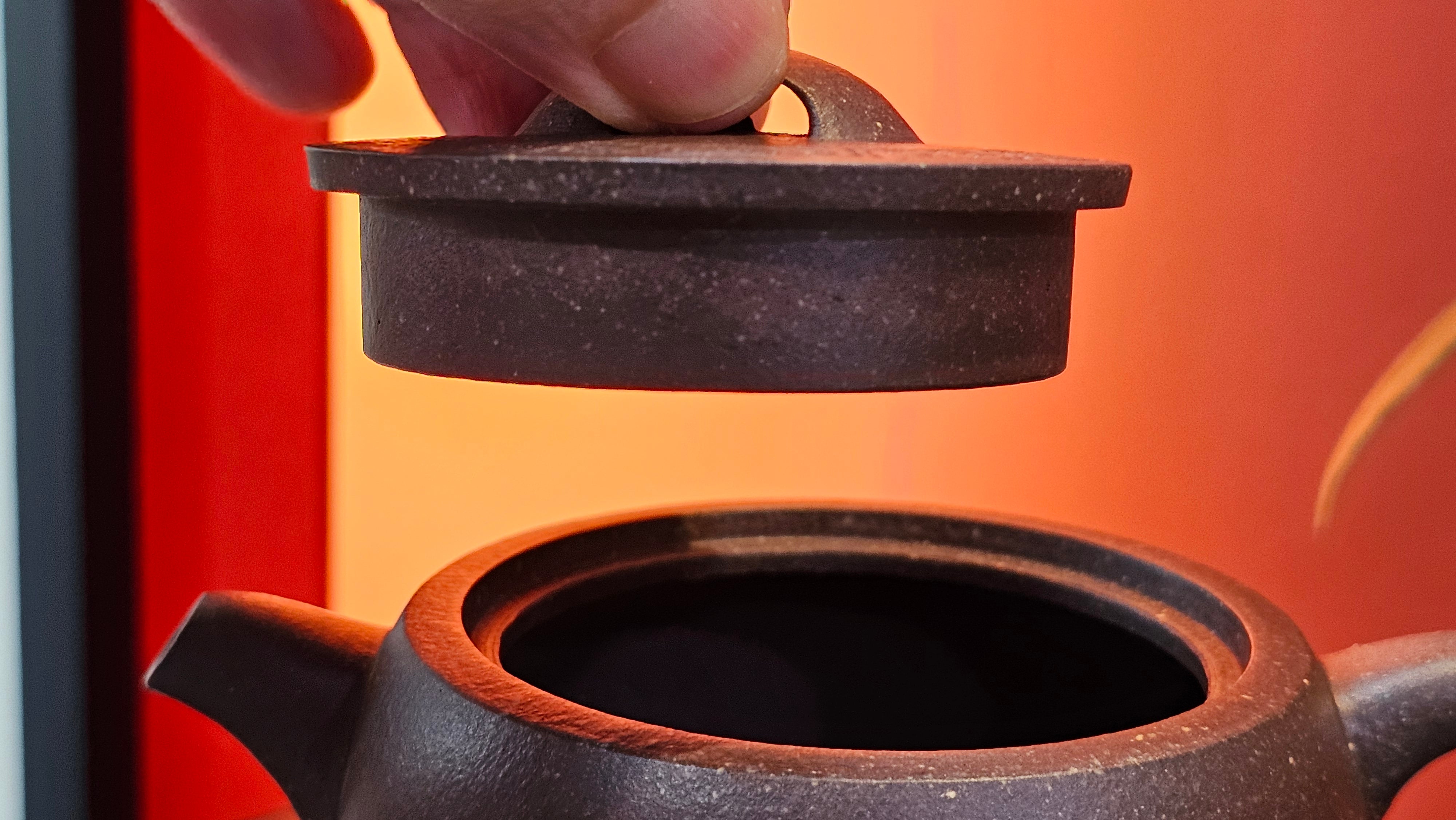 Niu Gai Jing Lan《牛盖井栏》, 164.3ml, Hei Zi Ni 黑紫泥, with Chinese Bronze Age Patterns~Engraving Art 青铜器纹样~刻绘, by our Craftsman Zhang Huan 张欢 ~ Congratulations to Mr T.A.! 2039hrs 15th Oct 2025, Samorin! Slovakia🇸🇰!