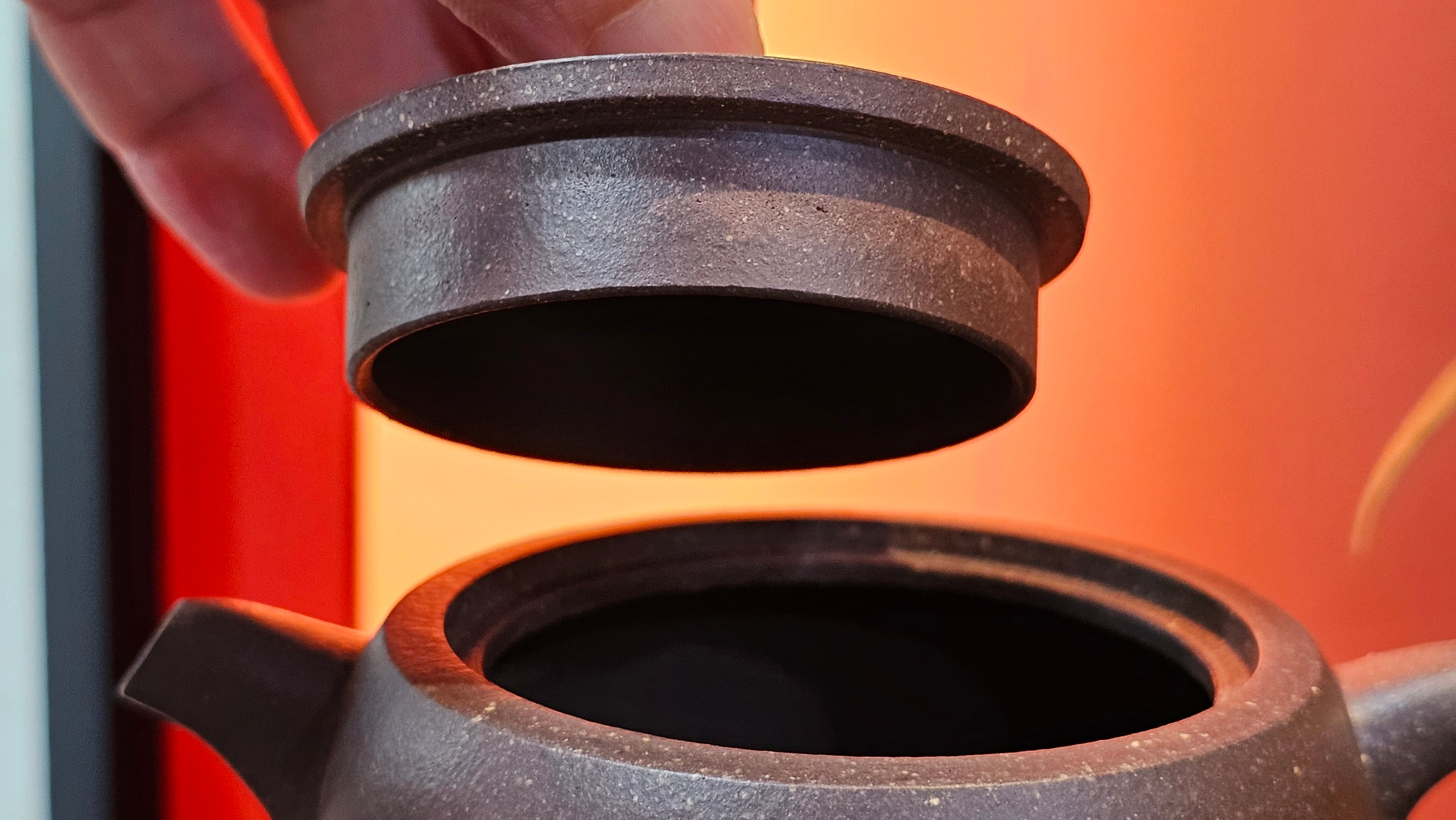 Niu Gai Jing Lan《牛盖井栏》, 164.3ml, Hei Zi Ni 黑紫泥, with Chinese Bronze Age Patterns~Engraving Art 青铜器纹样~刻绘, by our Craftsman Zhang Huan 张欢 ~ Congratulations to Mr T.A.! 2039hrs 15th Oct 2025, Samorin! Slovakia🇸🇰!