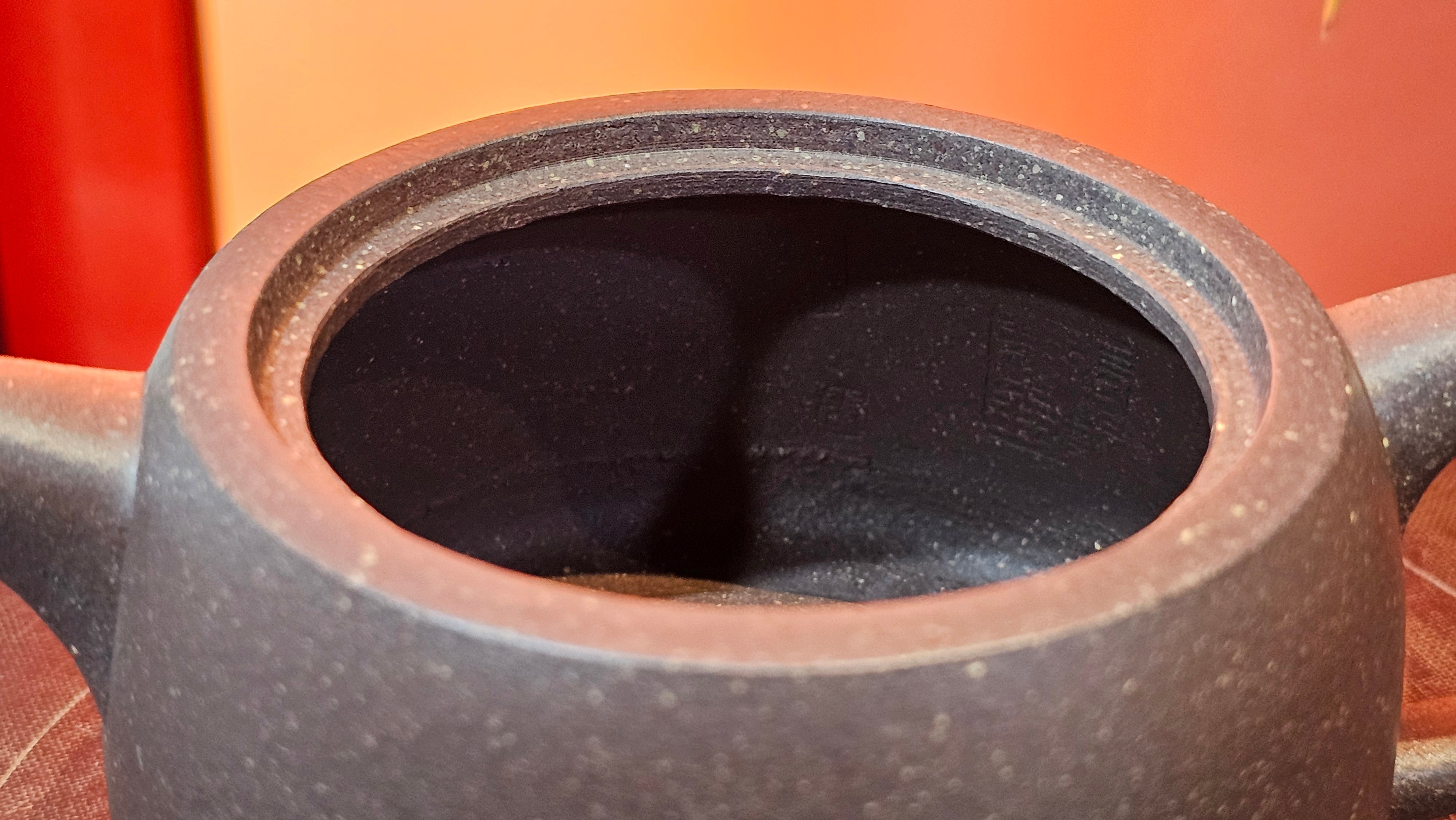 Niu Gai Jing Lan《牛盖井栏》, 164.3ml, Hei Zi Ni 黑紫泥, with Chinese Bronze Age Patterns~Engraving Art 青铜器纹样~刻绘, by our Craftsman Zhang Huan 张欢 ~ Congratulations to Mr T.A.! 2039hrs 15th Oct 2025, Samorin! Slovakia🇸🇰!