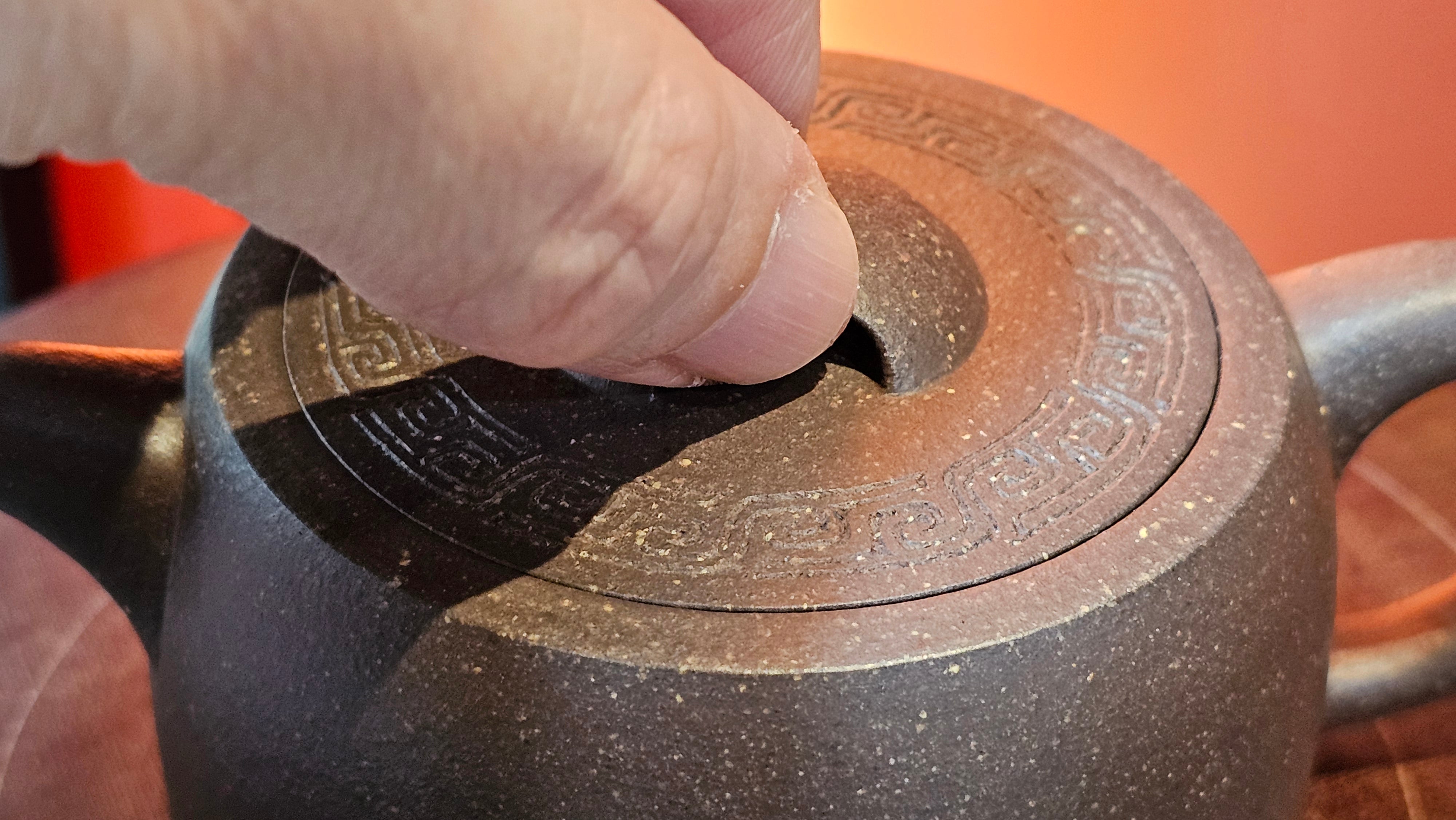 Niu Gai Jing Lan《牛盖井栏》, 164.3ml, Hei Zi Ni 黑紫泥, with Chinese Bronze Age Patterns~Engraving Art 青铜器纹样~刻绘, by our Craftsman Zhang Huan 张欢 ~ Congratulations to Mr T.A.! 2039hrs 15th Oct 2025, Samorin! Slovakia🇸🇰!