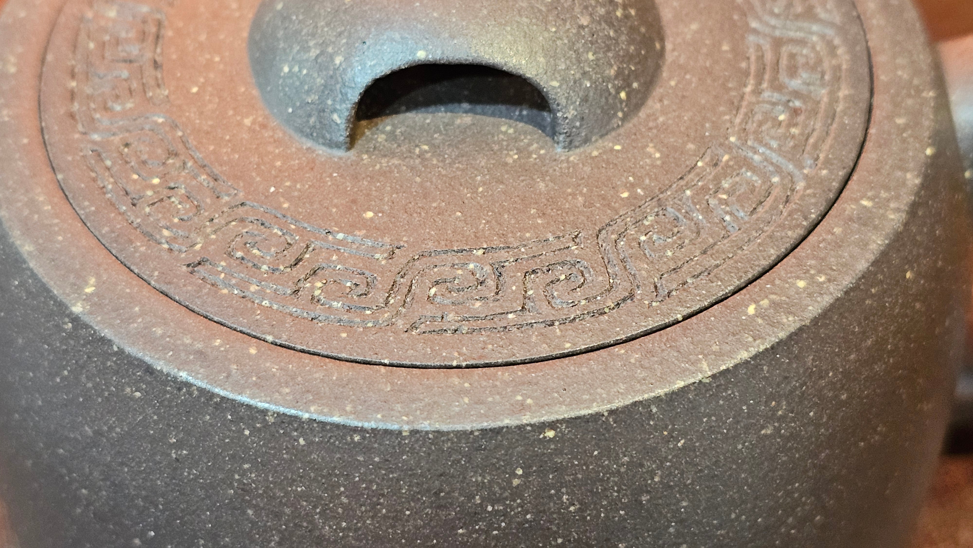 Niu Gai Jing Lan《牛盖井栏》, 164.3ml, Hei Zi Ni 黑紫泥, with Chinese Bronze Age Patterns~Engraving Art 青铜器纹样~刻绘, by our Craftsman Zhang Huan 张欢 ~ Congratulations to Mr T.A.! 2039hrs 15th Oct 2025, Samorin! Slovakia🇸🇰!