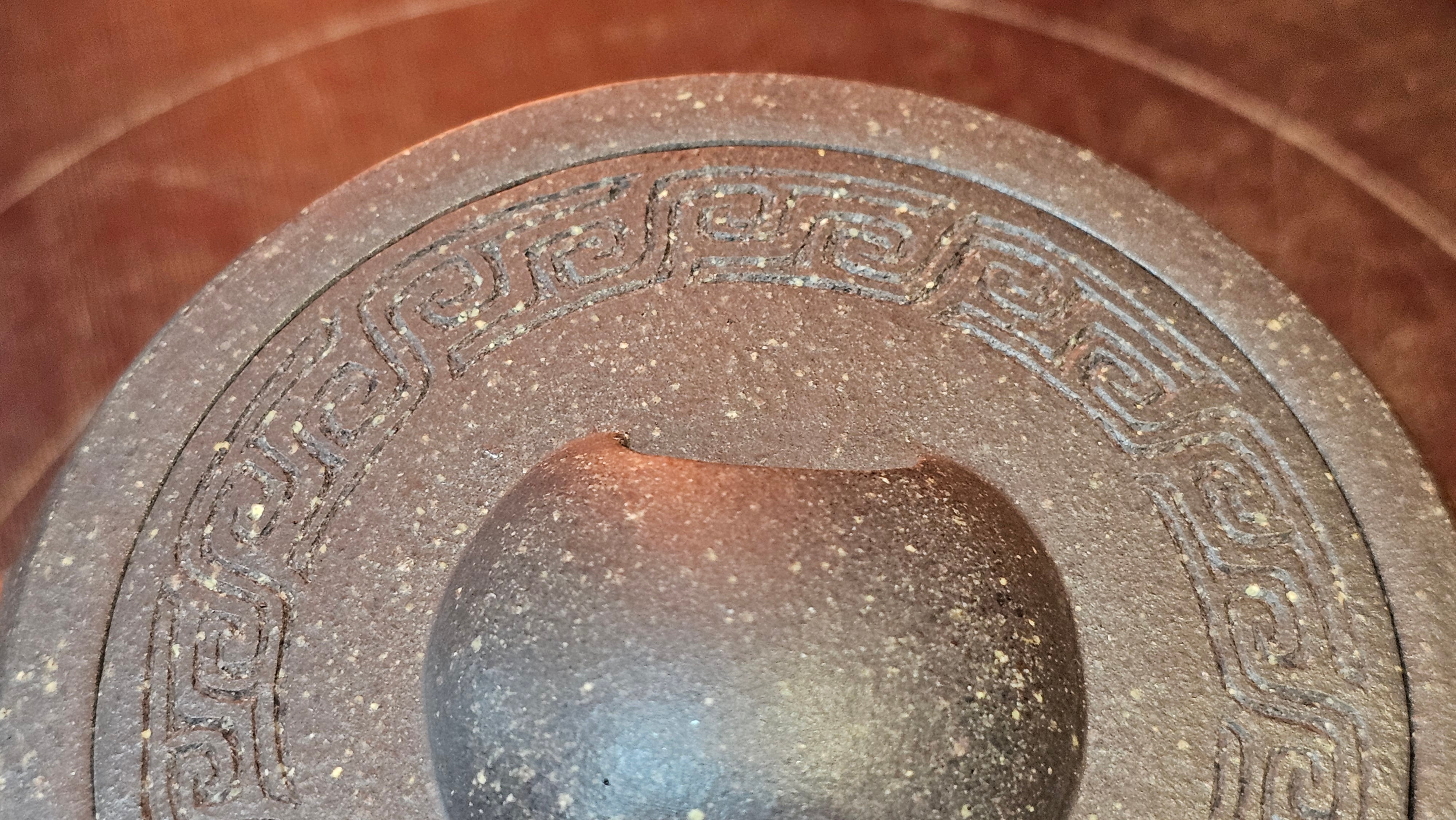 Niu Gai Jing Lan《牛盖井栏》, 164.3ml, Hei Zi Ni 黑紫泥, with Chinese Bronze Age Patterns~Engraving Art 青铜器纹样~刻绘, by our Craftsman Zhang Huan 张欢 ~ Congratulations to Mr T.A.! 2039hrs 15th Oct 2025, Samorin! Slovakia🇸🇰!