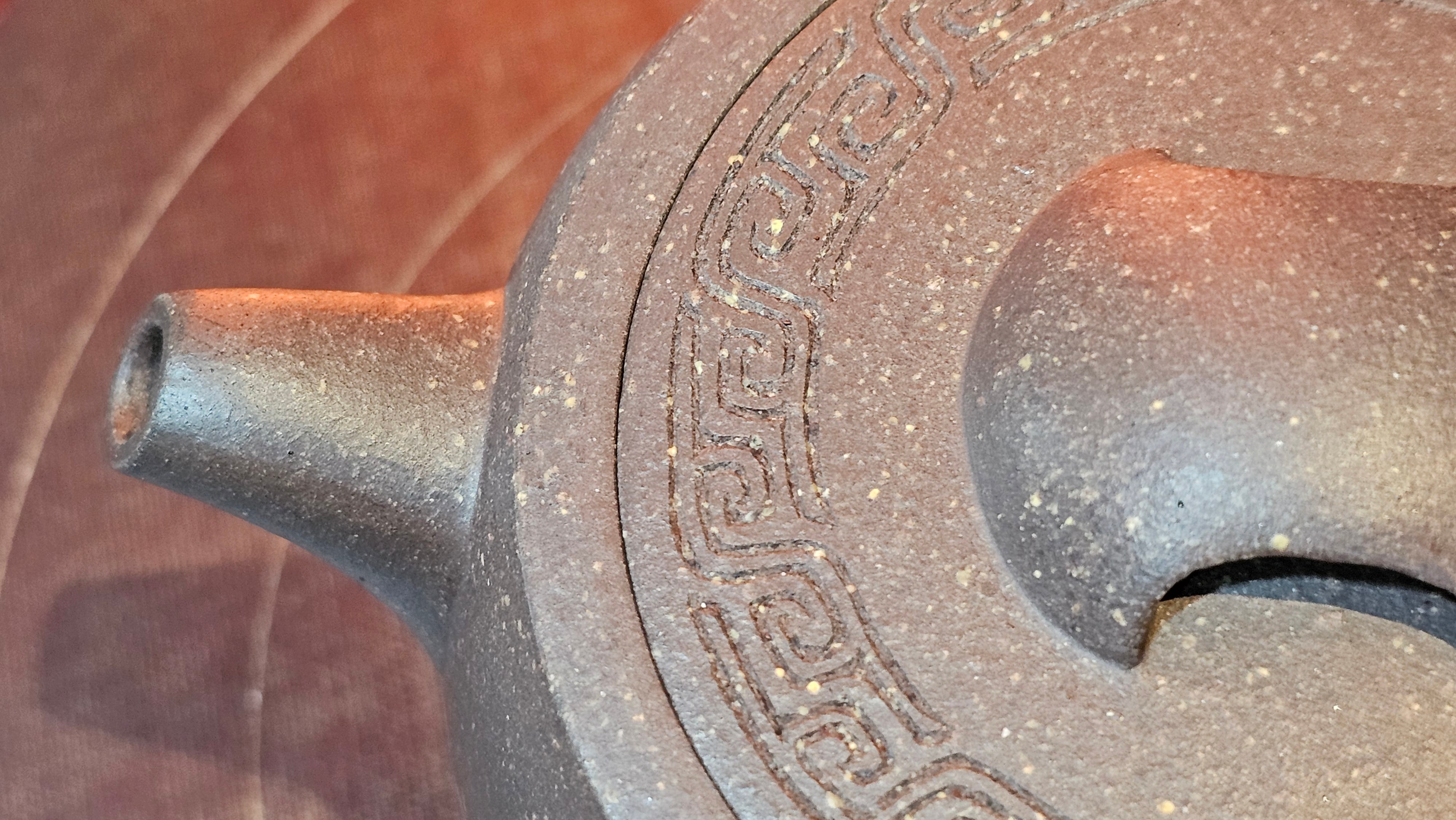 Niu Gai Jing Lan《牛盖井栏》, 164.3ml, Hei Zi Ni 黑紫泥, with Chinese Bronze Age Patterns~Engraving Art 青铜器纹样~刻绘, by our Craftsman Zhang Huan 张欢 ~ Congratulations to Mr T.A.! 2039hrs 15th Oct 2025, Samorin! Slovakia🇸🇰!