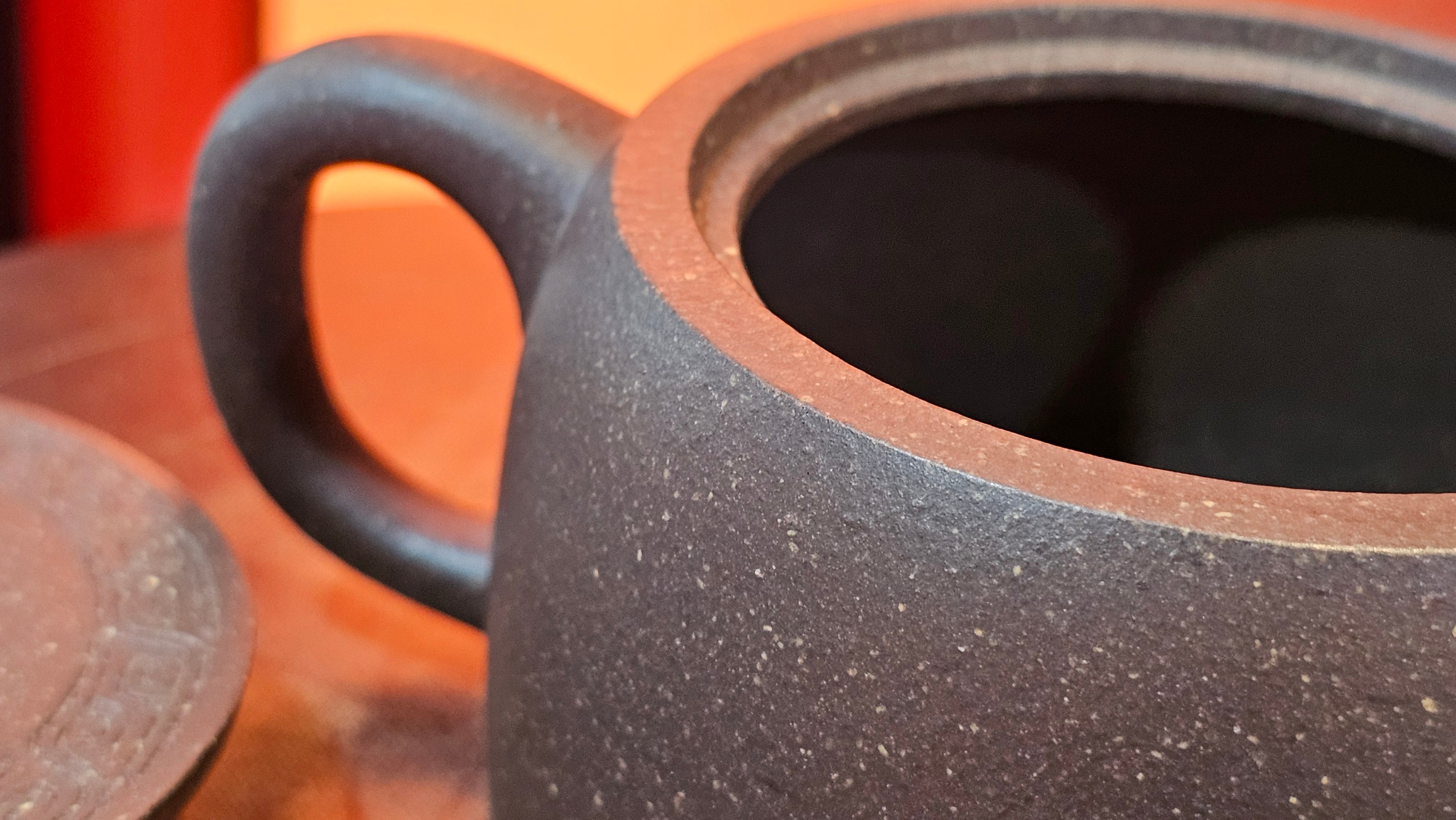 Niu Gai Jing Lan《牛盖井栏》, 164.3ml, Hei Zi Ni 黑紫泥, with Chinese Bronze Age Patterns~Engraving Art 青铜器纹样~刻绘, by our Craftsman Zhang Huan 张欢 ~ Congratulations to Mr T.A.! 2039hrs 15th Oct 2025, Samorin! Slovakia🇸🇰!