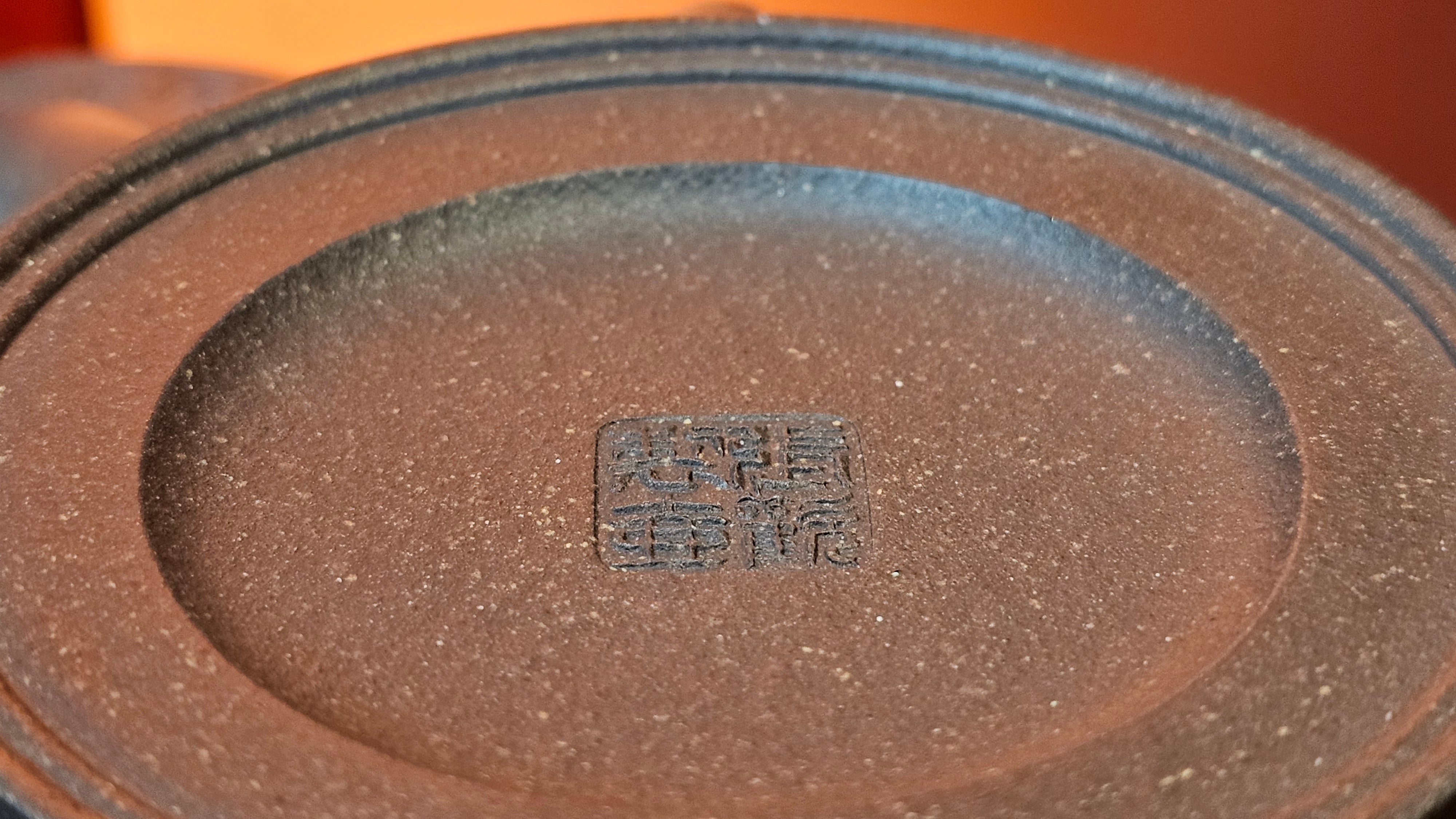 Niu Gai Jing Lan《牛盖井栏》, 164.3ml, Hei Zi Ni 黑紫泥, with Chinese Bronze Age Patterns~Engraving Art 青铜器纹样~刻绘, by our Craftsman Zhang Huan 张欢 ~ Congratulations to Mr T.A.! 2039hrs 15th Oct 2025, Samorin! Slovakia🇸🇰!