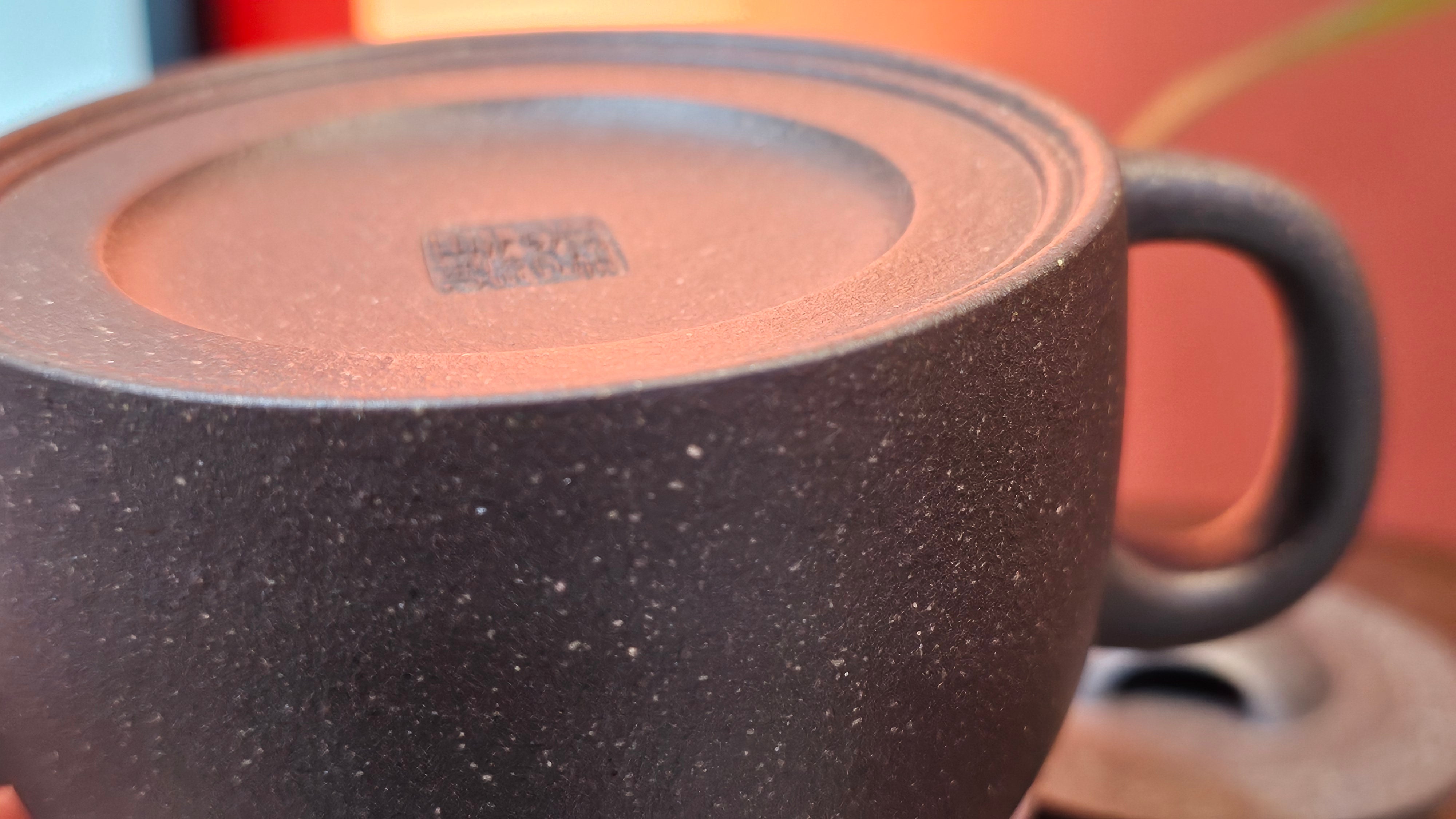 Niu Gai Jing Lan《牛盖井栏》, 164.3ml, Hei Zi Ni 黑紫泥, with Chinese Bronze Age Patterns~Engraving Art 青铜器纹样~刻绘, by our Craftsman Zhang Huan 张欢 ~ Congratulations to Mr T.A.! 2039hrs 15th Oct 2025, Samorin! Slovakia🇸🇰!