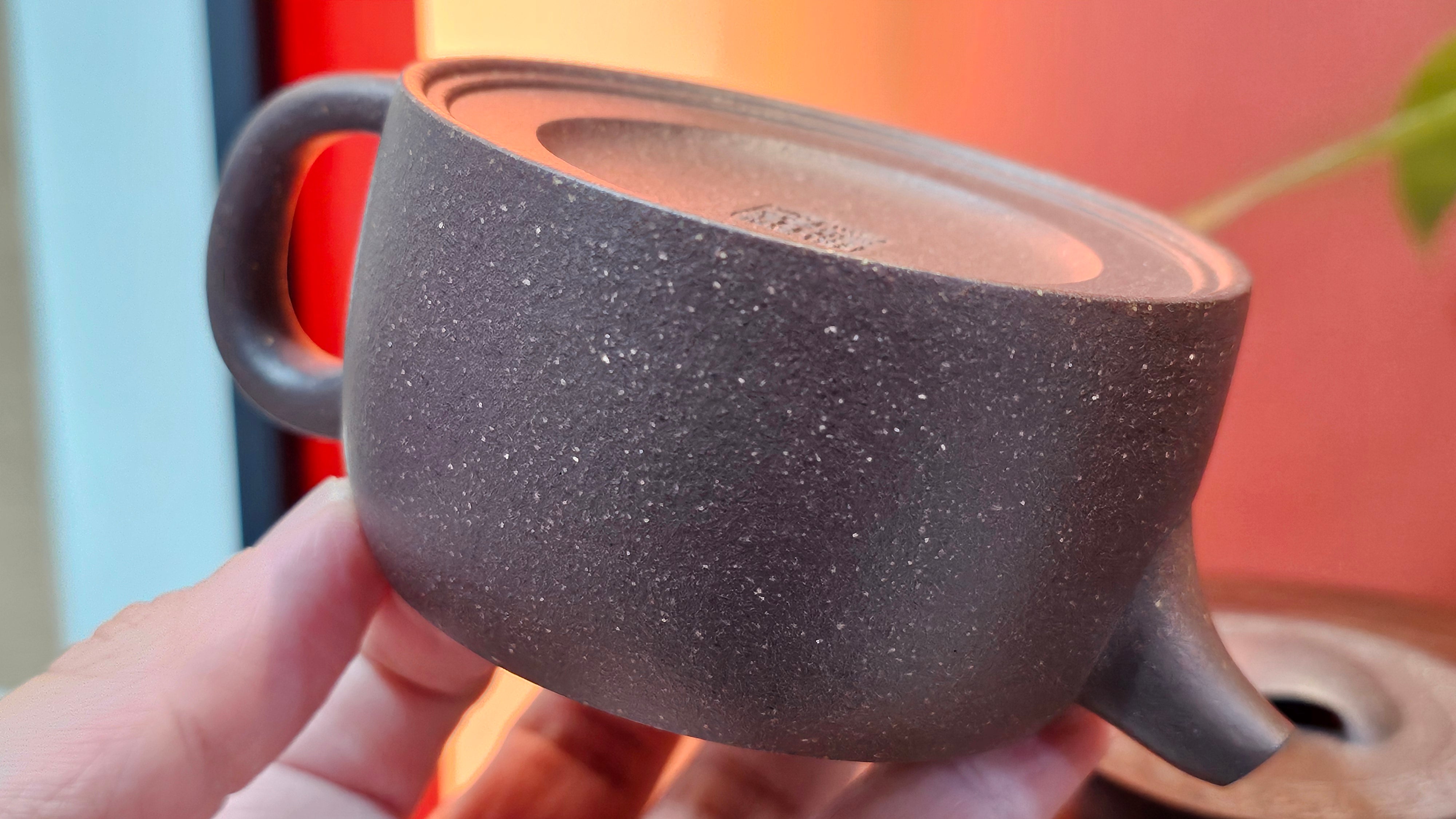 Niu Gai Jing Lan《牛盖井栏》, 164.3ml, Hei Zi Ni 黑紫泥, with Chinese Bronze Age Patterns~Engraving Art 青铜器纹样~刻绘, by our Craftsman Zhang Huan 张欢 ~ Congratulations to Mr T.A.! 2039hrs 15th Oct 2025, Samorin! Slovakia🇸🇰!