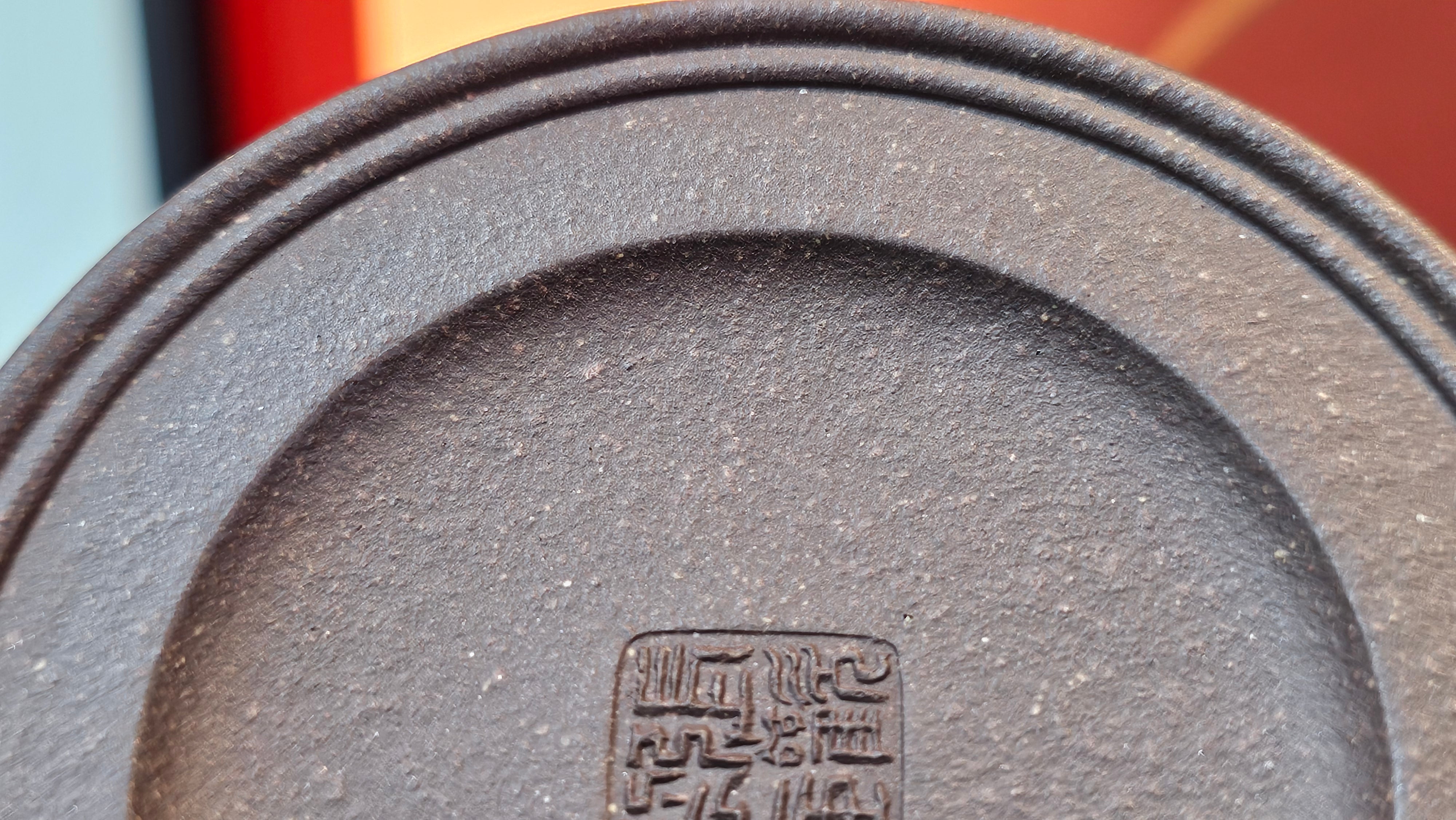 Niu Gai Jing Lan《牛盖井栏》, 164.3ml, Hei Zi Ni 黑紫泥, with Chinese Bronze Age Patterns~Engraving Art 青铜器纹样~刻绘, by our Craftsman Zhang Huan 张欢 ~ Congratulations to Mr T.A.! 2039hrs 15th Oct 2025, Samorin! Slovakia🇸🇰!