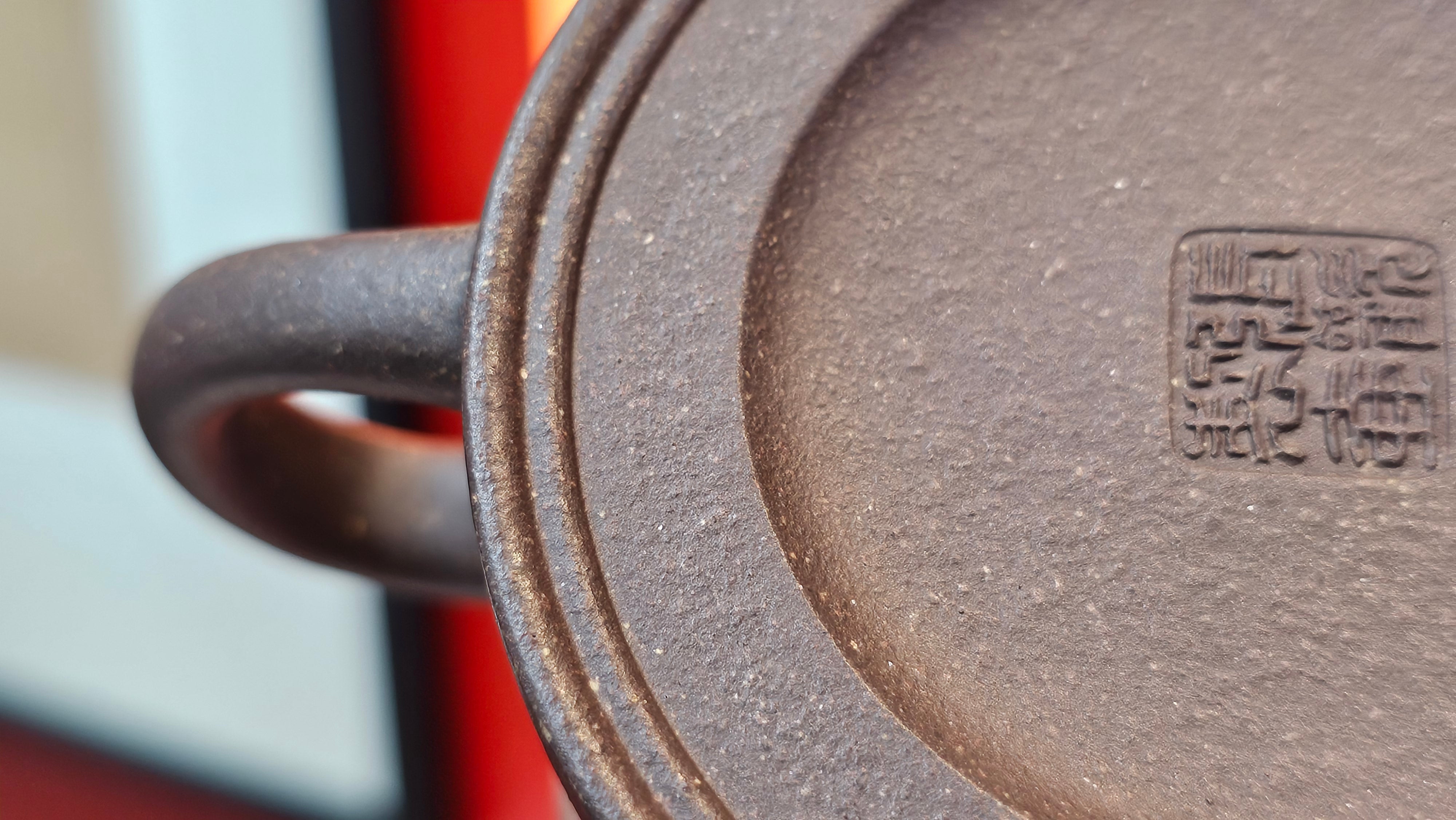 Niu Gai Jing Lan《牛盖井栏》, 164.3ml, Hei Zi Ni 黑紫泥, with Chinese Bronze Age Patterns~Engraving Art 青铜器纹样~刻绘, by our Craftsman Zhang Huan 张欢 ~ Congratulations to Mr T.A.! 2039hrs 15th Oct 2025, Samorin! Slovakia🇸🇰!