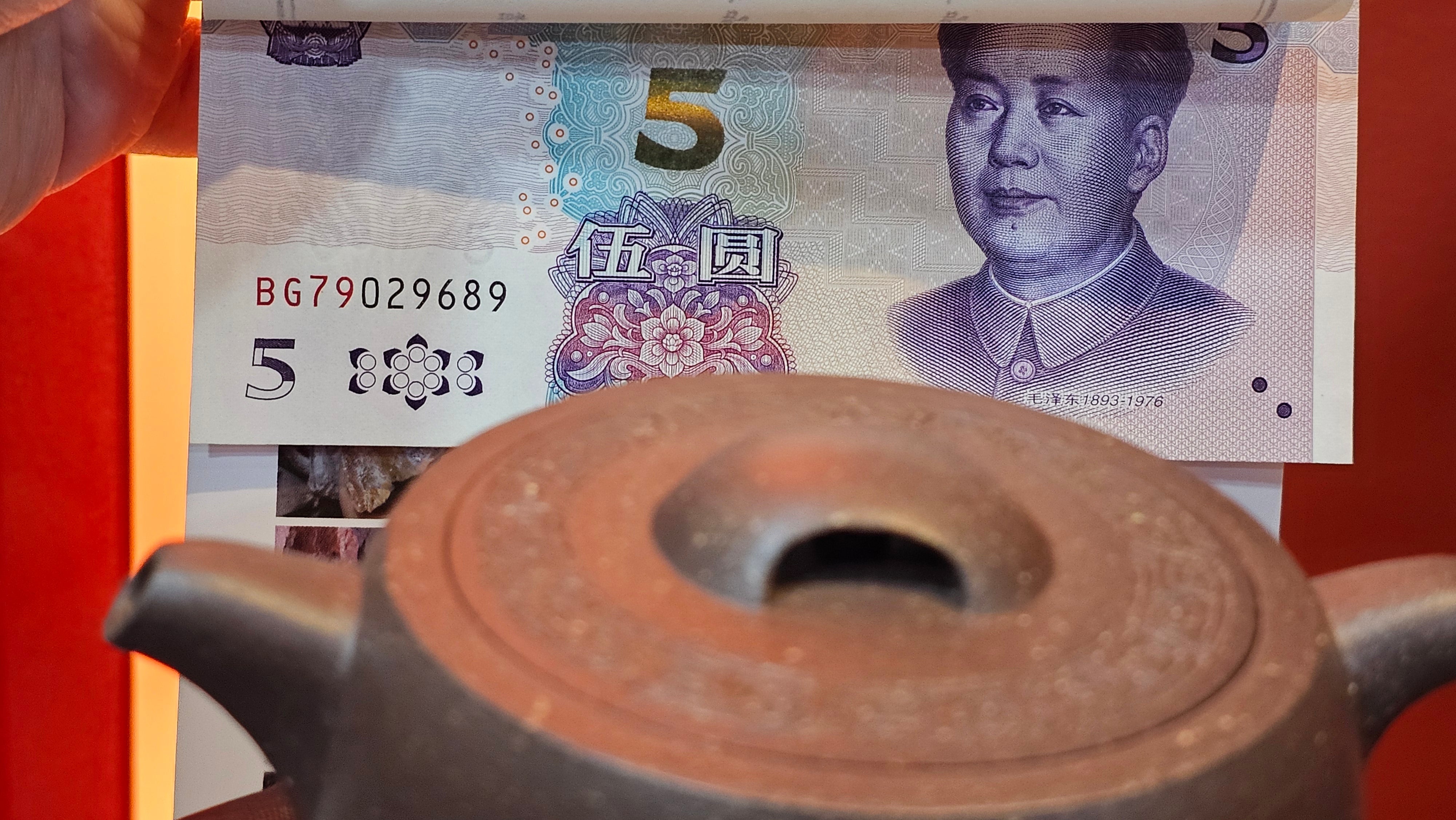 Niu Gai Jing Lan《牛盖井栏》, 164.3ml, Hei Zi Ni 黑紫泥, with Chinese Bronze Age Patterns~Engraving Art 青铜器纹样~刻绘, by our Craftsman Zhang Huan 张欢 ~ Congratulations to Mr T.A.! 2039hrs 15th Oct 2025, Samorin! Slovakia🇸🇰!