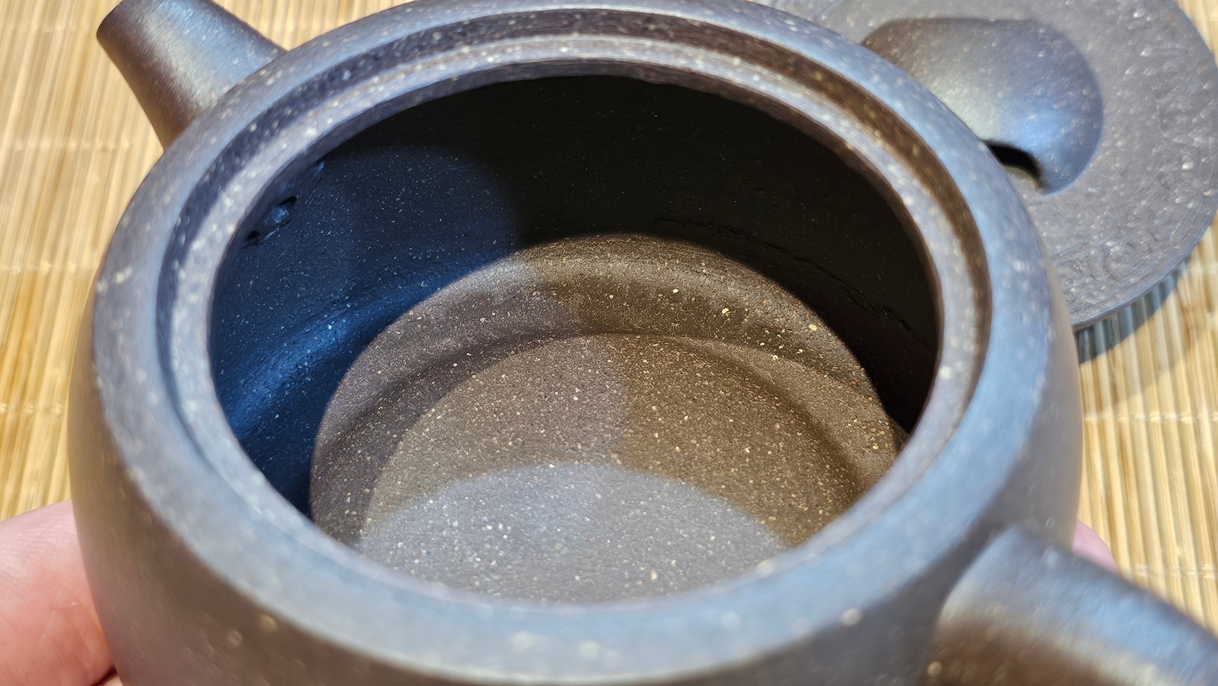 Niu Gai Jing Lan《牛盖井栏》, 164.3ml, Hei Zi Ni 黑紫泥, with Chinese Bronze Age Patterns~Engraving Art 青铜器纹样~刻绘, by our Craftsman Zhang Huan 张欢 ~ Congratulations to Mr T.A.! 2039hrs 15th Oct 2025, Samorin! Slovakia🇸🇰!