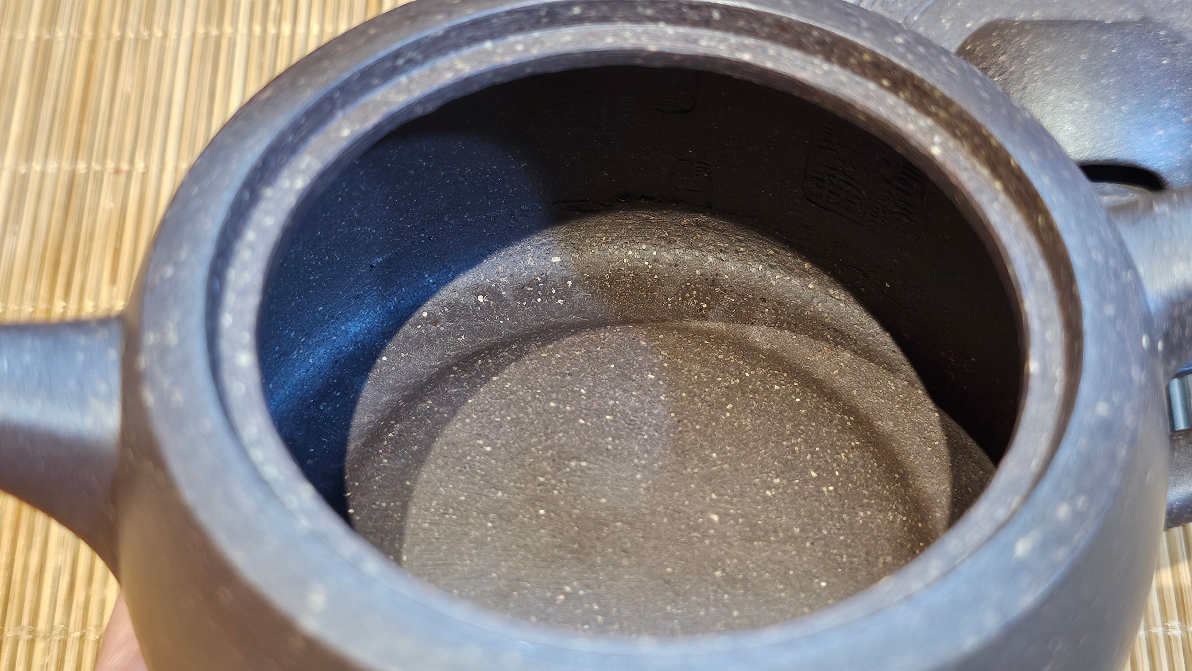 Niu Gai Jing Lan《牛盖井栏》, 164.3ml, Hei Zi Ni 黑紫泥, with Chinese Bronze Age Patterns~Engraving Art 青铜器纹样~刻绘, by our Craftsman Zhang Huan 张欢 ~ Congratulations to Mr T.A.! 2039hrs 15th Oct 2025, Samorin! Slovakia🇸🇰!