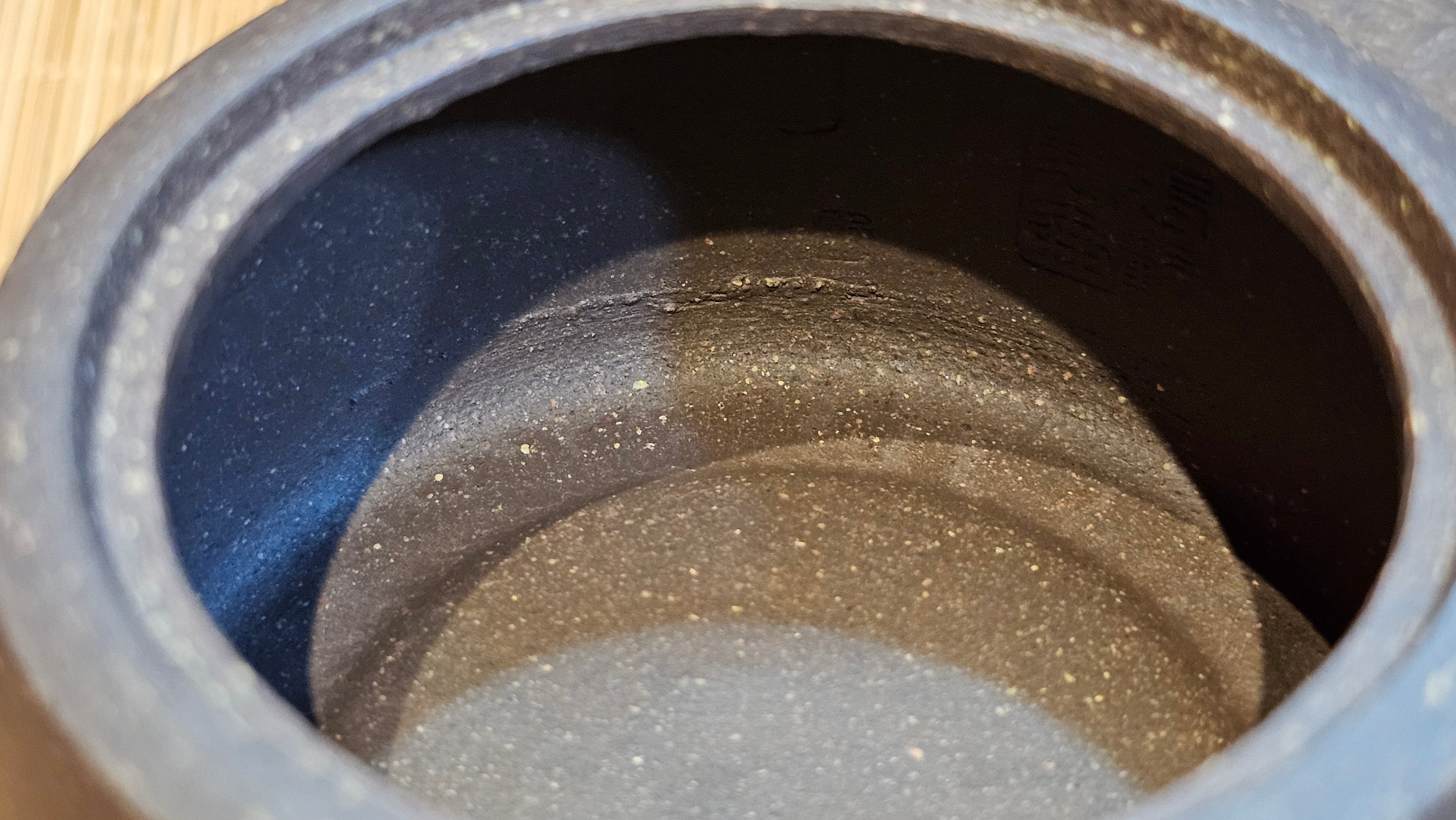 Niu Gai Jing Lan《牛盖井栏》, 164.3ml, Hei Zi Ni 黑紫泥, with Chinese Bronze Age Patterns~Engraving Art 青铜器纹样~刻绘, by our Craftsman Zhang Huan 张欢 ~ Congratulations to Mr T.A.! 2039hrs 15th Oct 2025, Samorin! Slovakia🇸🇰!