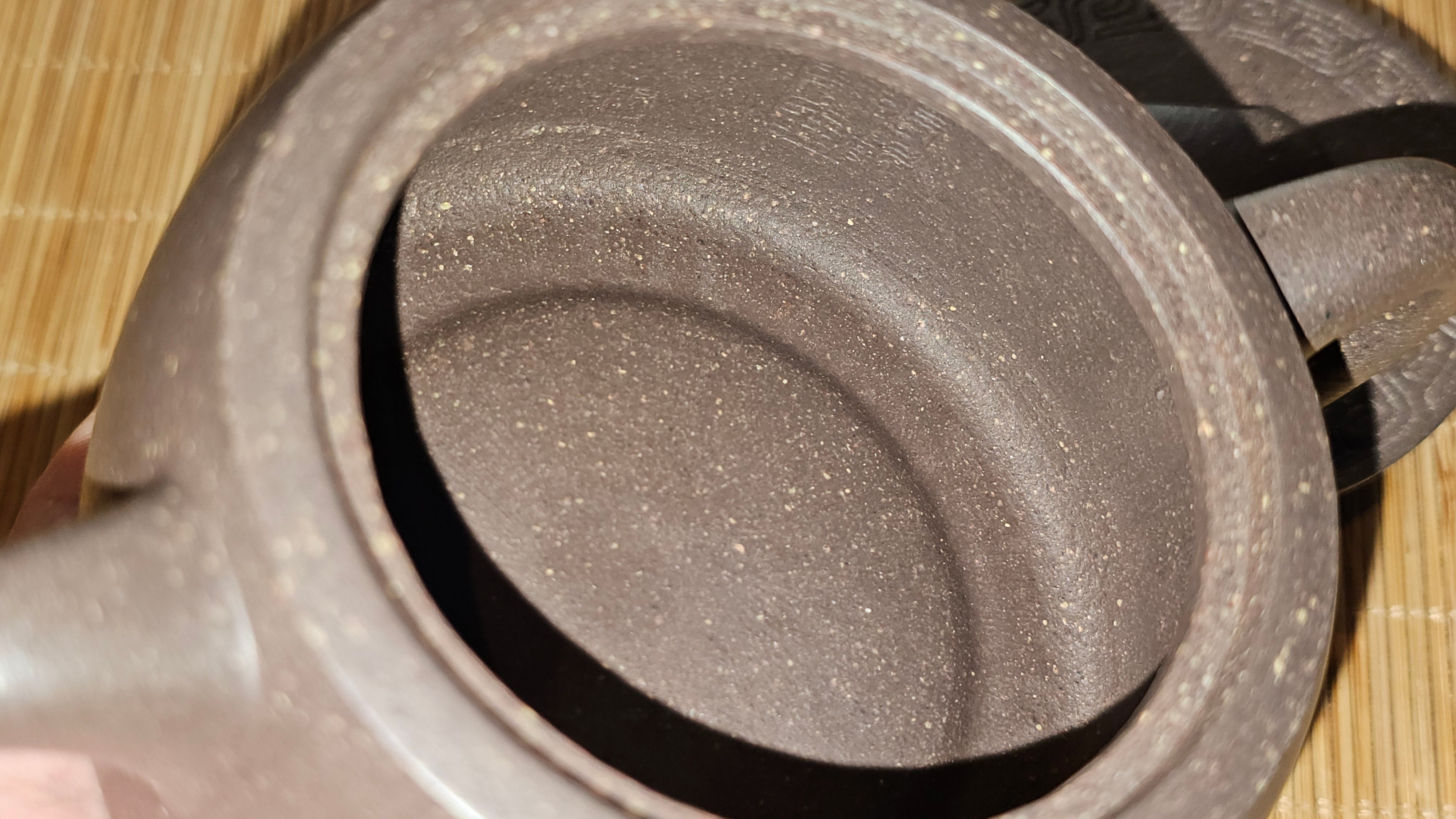 Niu Gai Jing Lan《牛盖井栏》, 164.3ml, Hei Zi Ni 黑紫泥, with Chinese Bronze Age Patterns~Engraving Art 青铜器纹样~刻绘, by our Craftsman Zhang Huan 张欢 ~ Congratulations to Mr T.A.! 2039hrs 15th Oct 2025, Samorin! Slovakia🇸🇰!