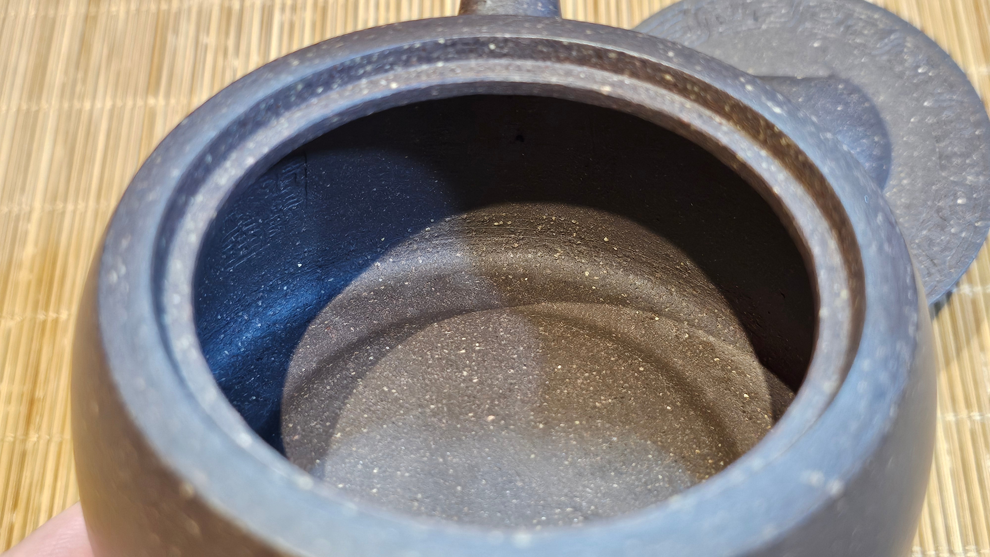 Niu Gai Jing Lan《牛盖井栏》, 164.3ml, Hei Zi Ni 黑紫泥, with Chinese Bronze Age Patterns~Engraving Art 青铜器纹样~刻绘, by our Craftsman Zhang Huan 张欢 ~ Congratulations to Mr T.A.! 2039hrs 15th Oct 2025, Samorin! Slovakia🇸🇰!