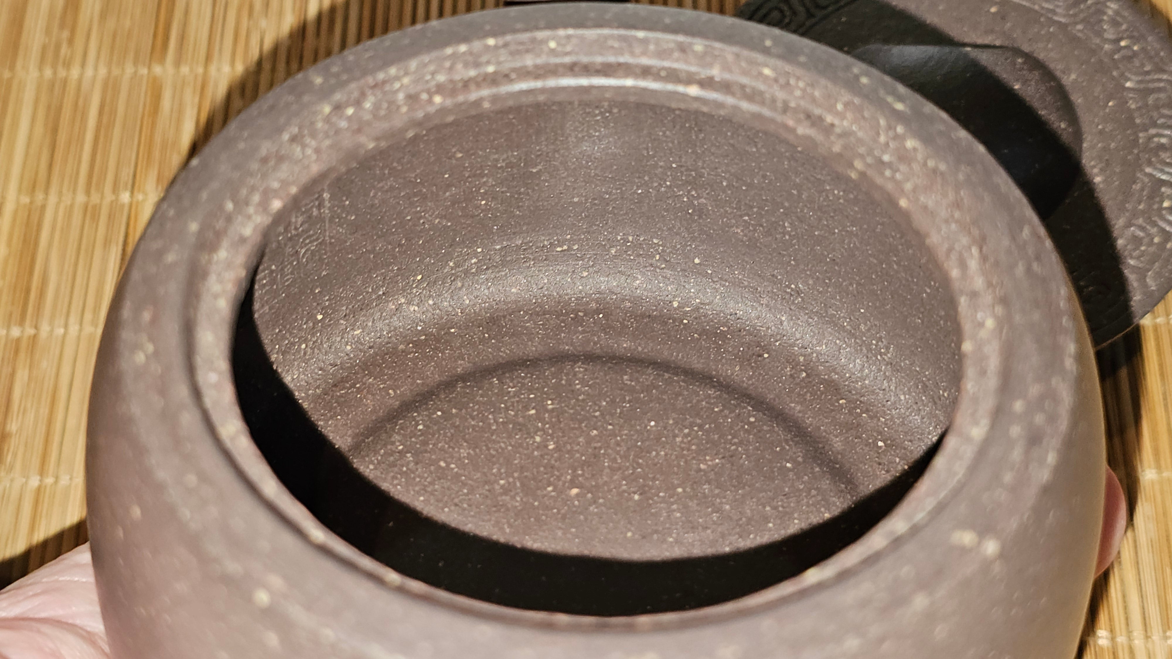 Niu Gai Jing Lan《牛盖井栏》, 164.3ml, Hei Zi Ni 黑紫泥, with Chinese Bronze Age Patterns~Engraving Art 青铜器纹样~刻绘, by our Craftsman Zhang Huan 张欢 ~ Congratulations to Mr T.A.! 2039hrs 15th Oct 2025, Samorin! Slovakia🇸🇰!