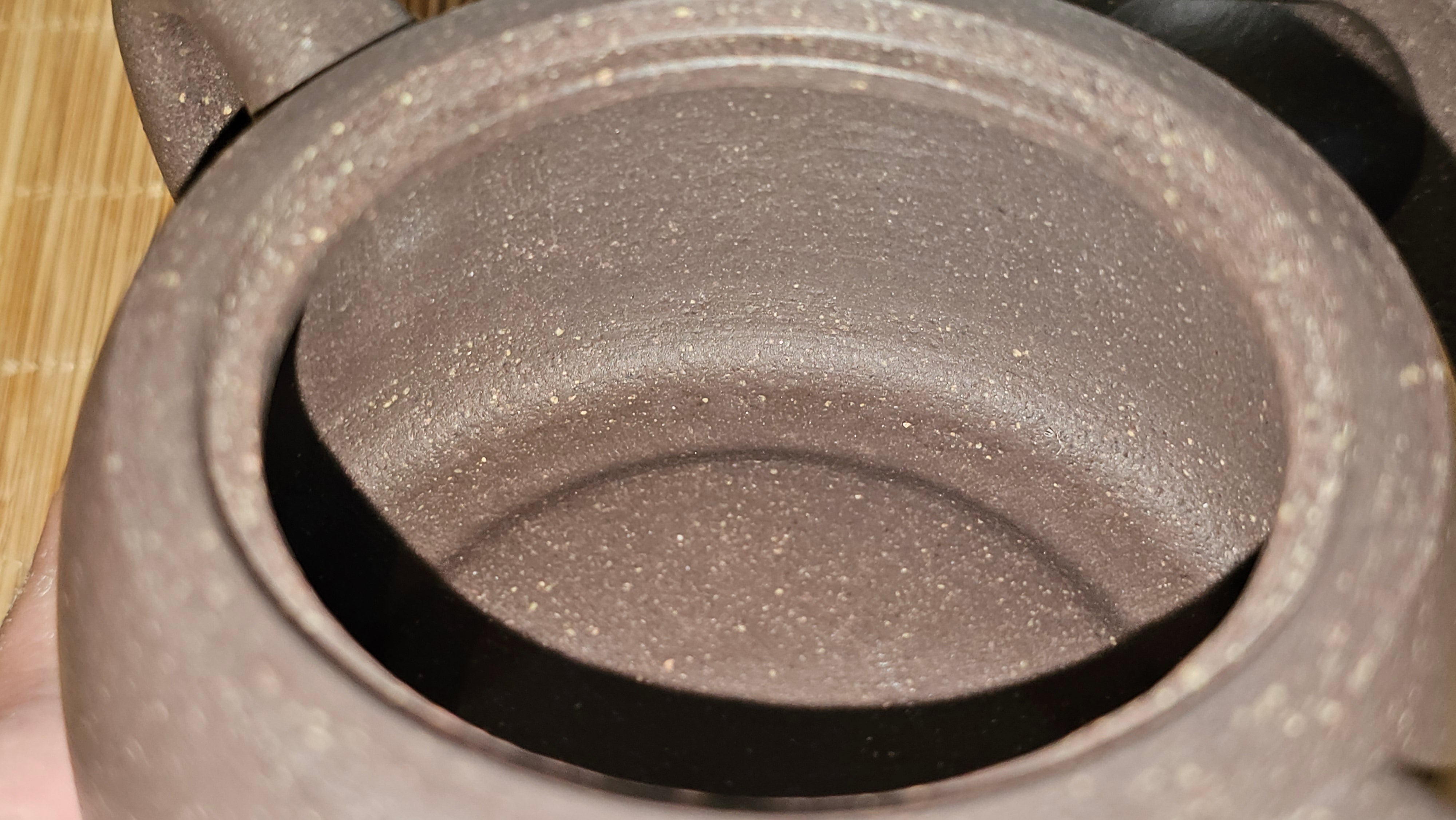 Niu Gai Jing Lan《牛盖井栏》, 164.3ml, Hei Zi Ni 黑紫泥, with Chinese Bronze Age Patterns~Engraving Art 青铜器纹样~刻绘, by our Craftsman Zhang Huan 张欢 ~ Congratulations to Mr T.A.! 2039hrs 15th Oct 2025, Samorin! Slovakia🇸🇰!