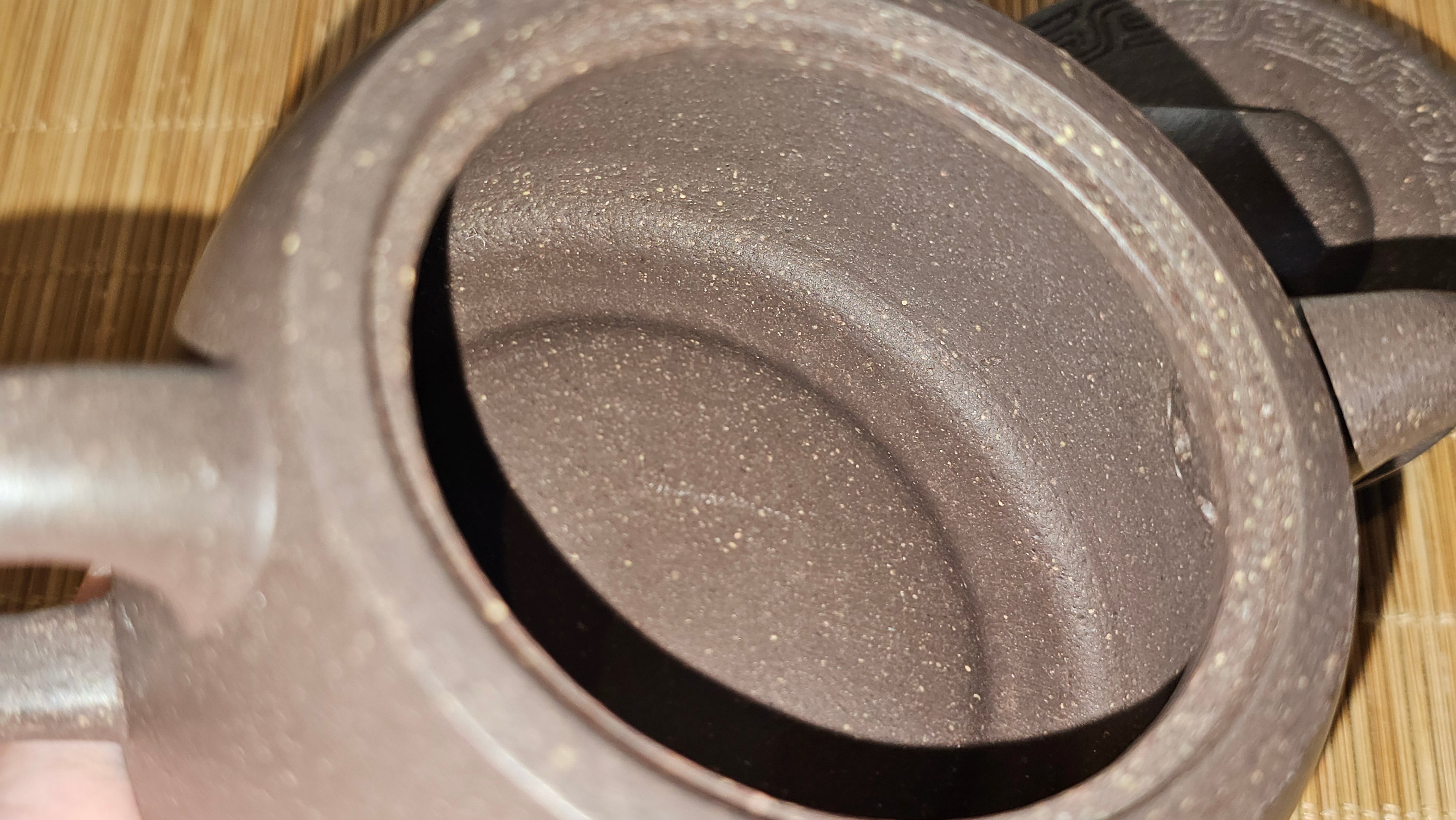 Niu Gai Jing Lan《牛盖井栏》, 164.3ml, Hei Zi Ni 黑紫泥, with Chinese Bronze Age Patterns~Engraving Art 青铜器纹样~刻绘, by our Craftsman Zhang Huan 张欢 ~ Congratulations to Mr T.A.! 2039hrs 15th Oct 2025, Samorin! Slovakia🇸🇰!