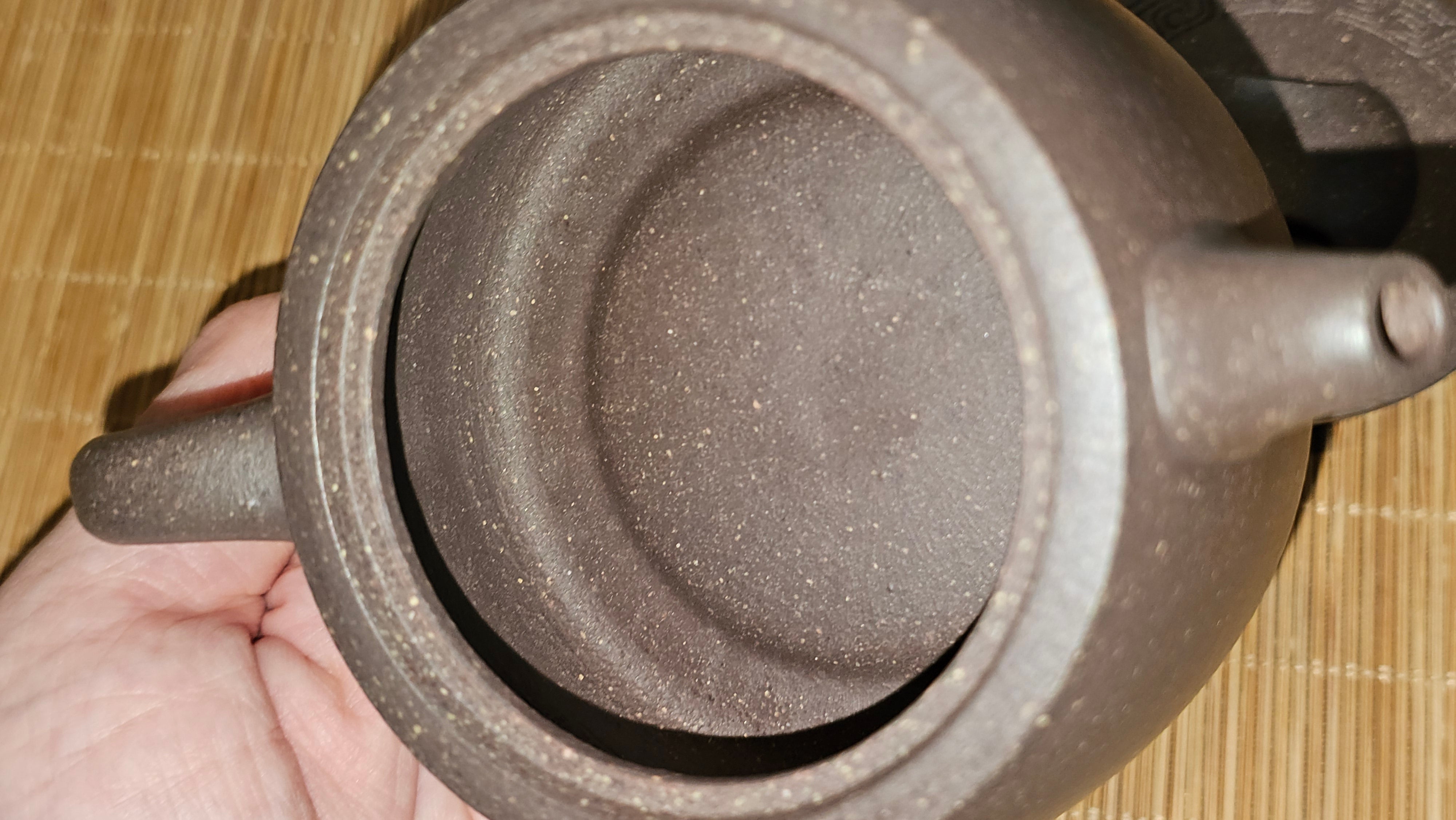 Niu Gai Jing Lan《牛盖井栏》, 164.3ml, Hei Zi Ni 黑紫泥, with Chinese Bronze Age Patterns~Engraving Art 青铜器纹样~刻绘, by our Craftsman Zhang Huan 张欢 ~ Congratulations to Mr T.A.! 2039hrs 15th Oct 2025, Samorin! Slovakia🇸🇰!