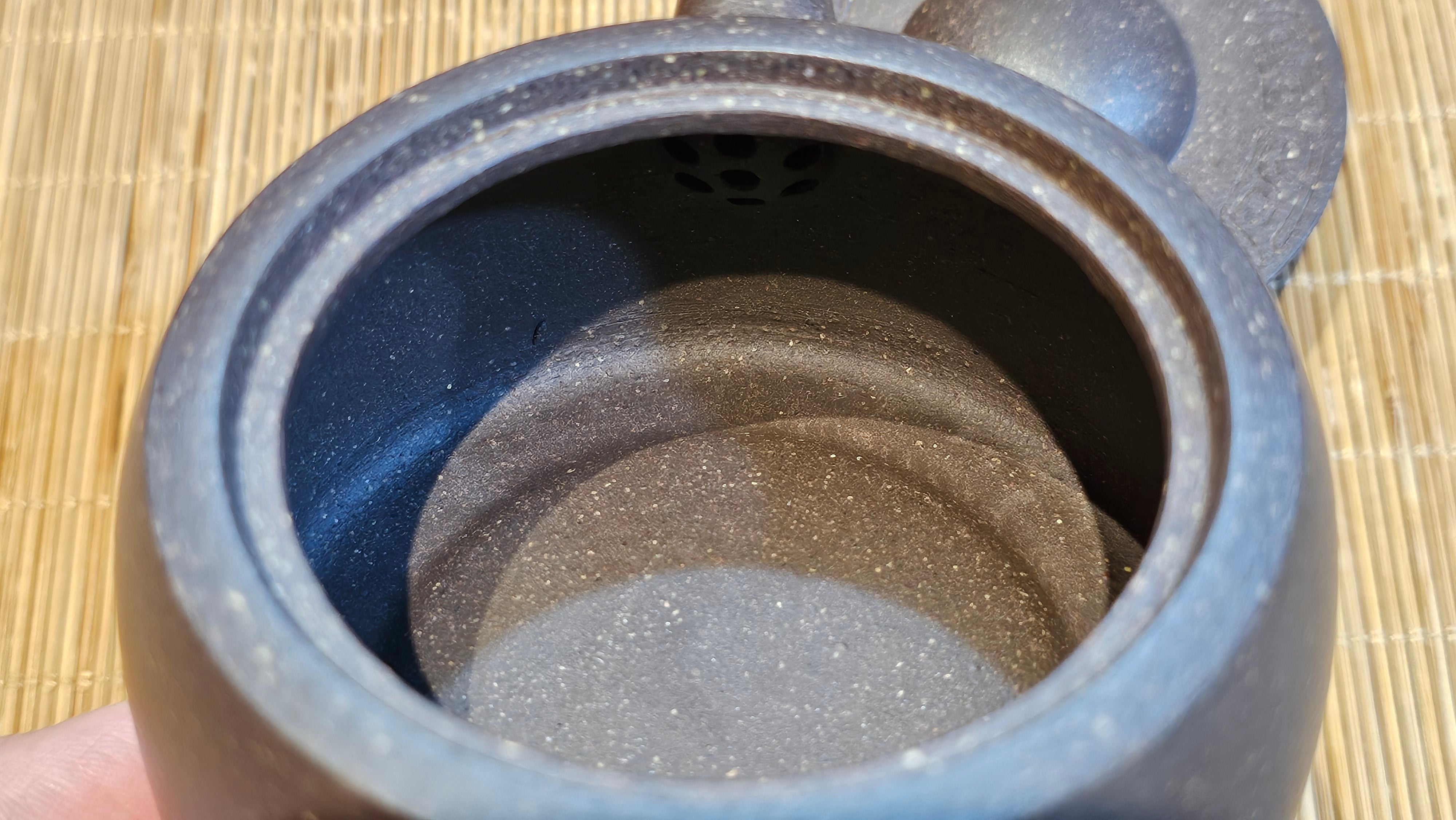 Niu Gai Jing Lan《牛盖井栏》, 164.3ml, Hei Zi Ni 黑紫泥, with Chinese Bronze Age Patterns~Engraving Art 青铜器纹样~刻绘, by our Craftsman Zhang Huan 张欢 ~ Congratulations to Mr T.A.! 2039hrs 15th Oct 2025, Samorin! Slovakia🇸🇰!