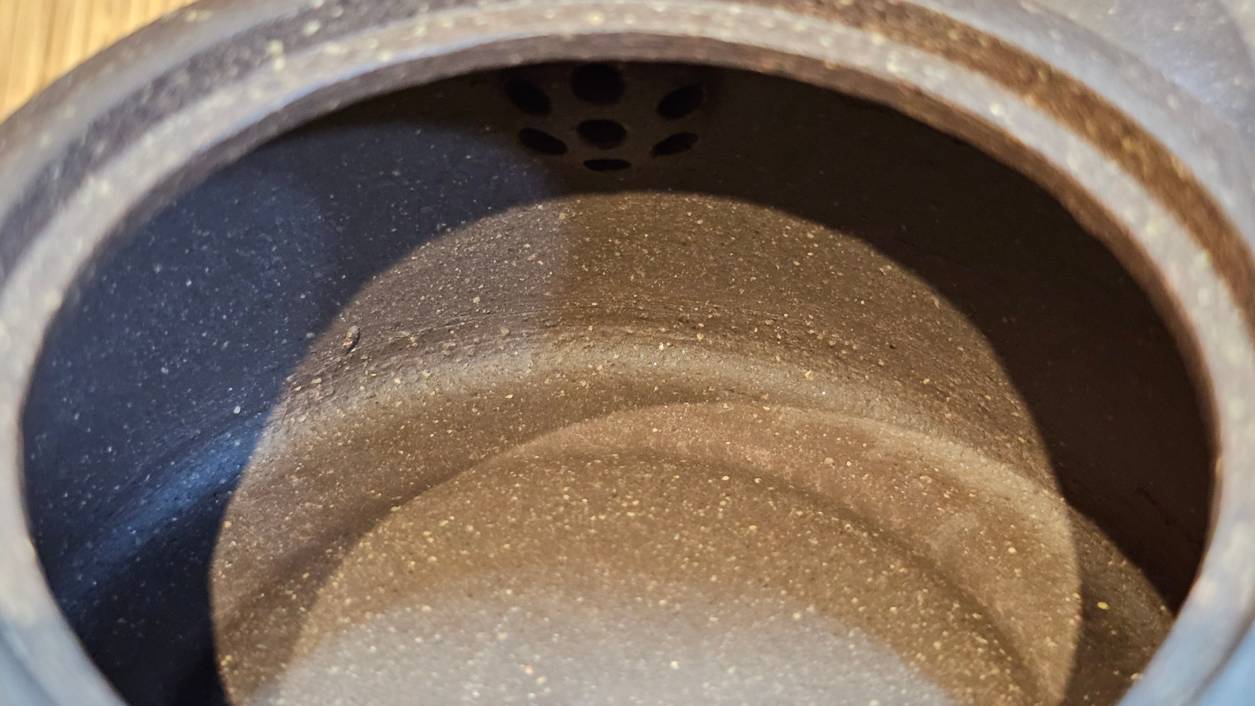 Niu Gai Jing Lan《牛盖井栏》, 164.3ml, Hei Zi Ni 黑紫泥, with Chinese Bronze Age Patterns~Engraving Art 青铜器纹样~刻绘, by our Craftsman Zhang Huan 张欢 ~ Congratulations to Mr T.A.! 2039hrs 15th Oct 2025, Samorin! Slovakia🇸🇰!