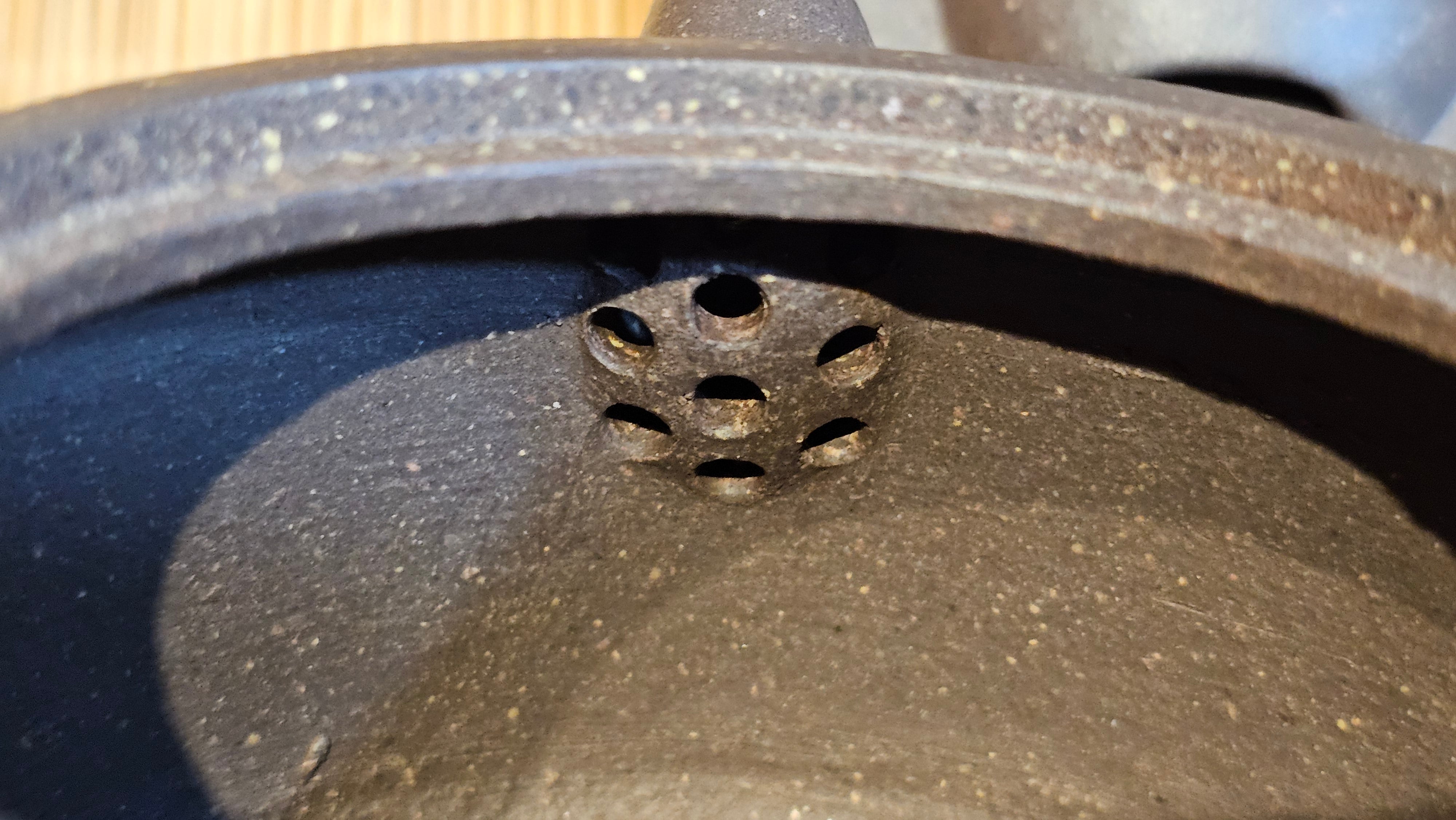 Niu Gai Jing Lan《牛盖井栏》, 164.3ml, Hei Zi Ni 黑紫泥, with Chinese Bronze Age Patterns~Engraving Art 青铜器纹样~刻绘, by our Craftsman Zhang Huan 张欢 ~ Congratulations to Mr T.A.! 2039hrs 15th Oct 2025, Samorin! Slovakia🇸🇰!