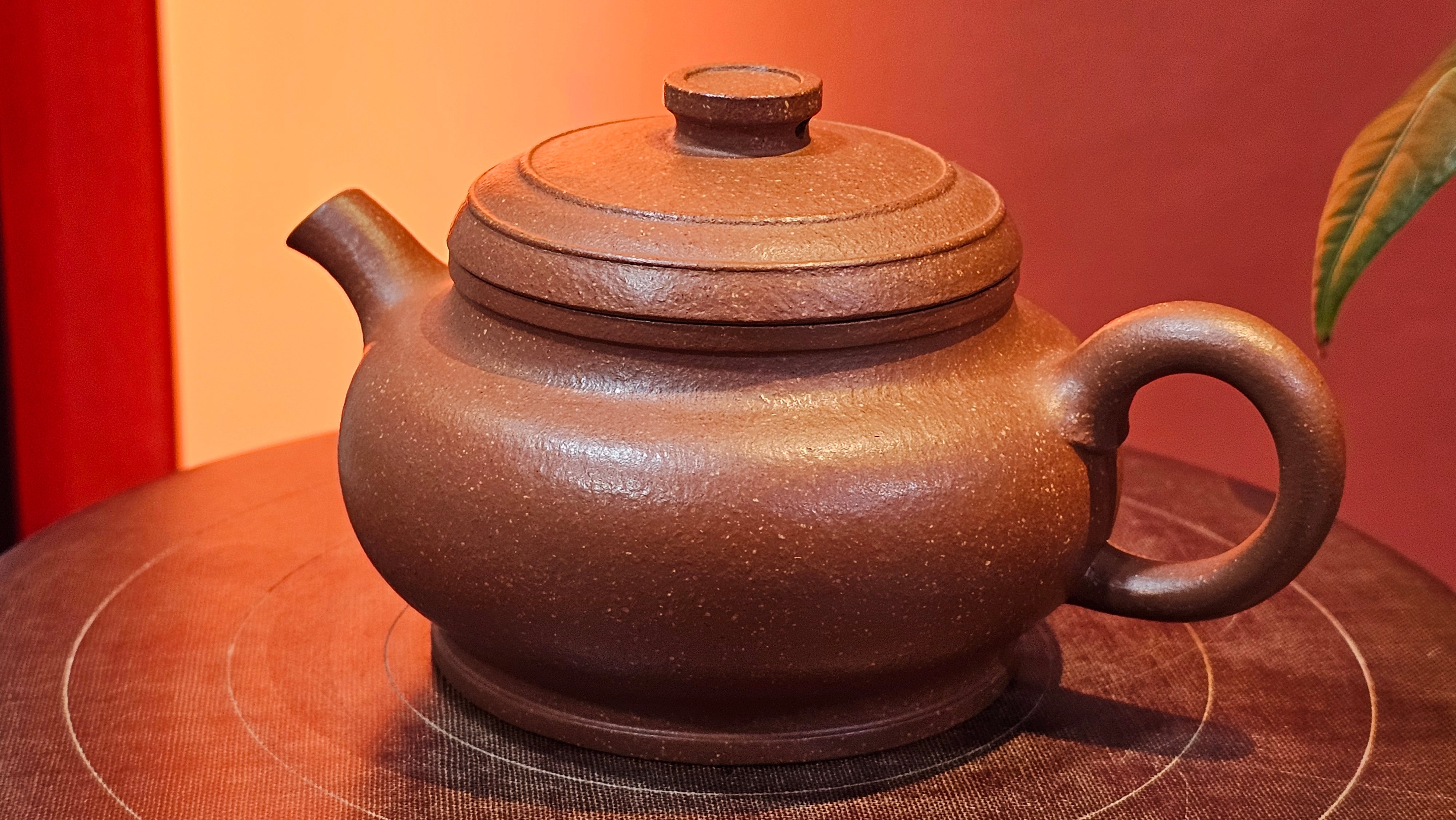 Song Jin Hu《颂金壶》, 151.4ml, Hong Jiang Po Ni 红降坡泥, by Craftsman Chen Gui Zhi 陈桂枝。(Red JiangPoNi rarer than Yellow JiangPoNi, XiaoMeiYao & ZhaoZhuang ZhuNi) ~ Congratulations!to Mr A.C.! 0130hrs 1st Nov 2025, Seattle! WA!