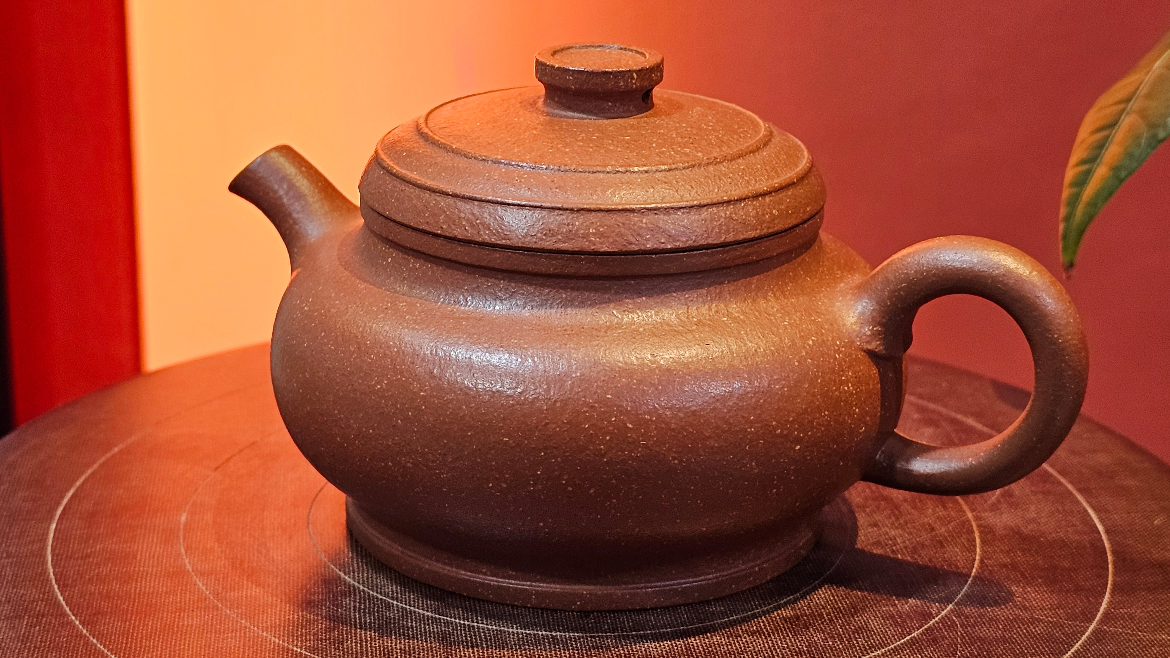 Song Jin Hu《颂金壶》, 151.4ml, Hong Jiang Po Ni 红降坡泥, by Craftsman Chen Gui Zhi 陈桂枝。(Red JiangPoNi rarer than Yellow JiangPoNi, XiaoMeiYao & ZhaoZhuang ZhuNi) ~ Congratulations!to Mr A.C.! 0130hrs 1st Nov 2025, Seattle! WA!