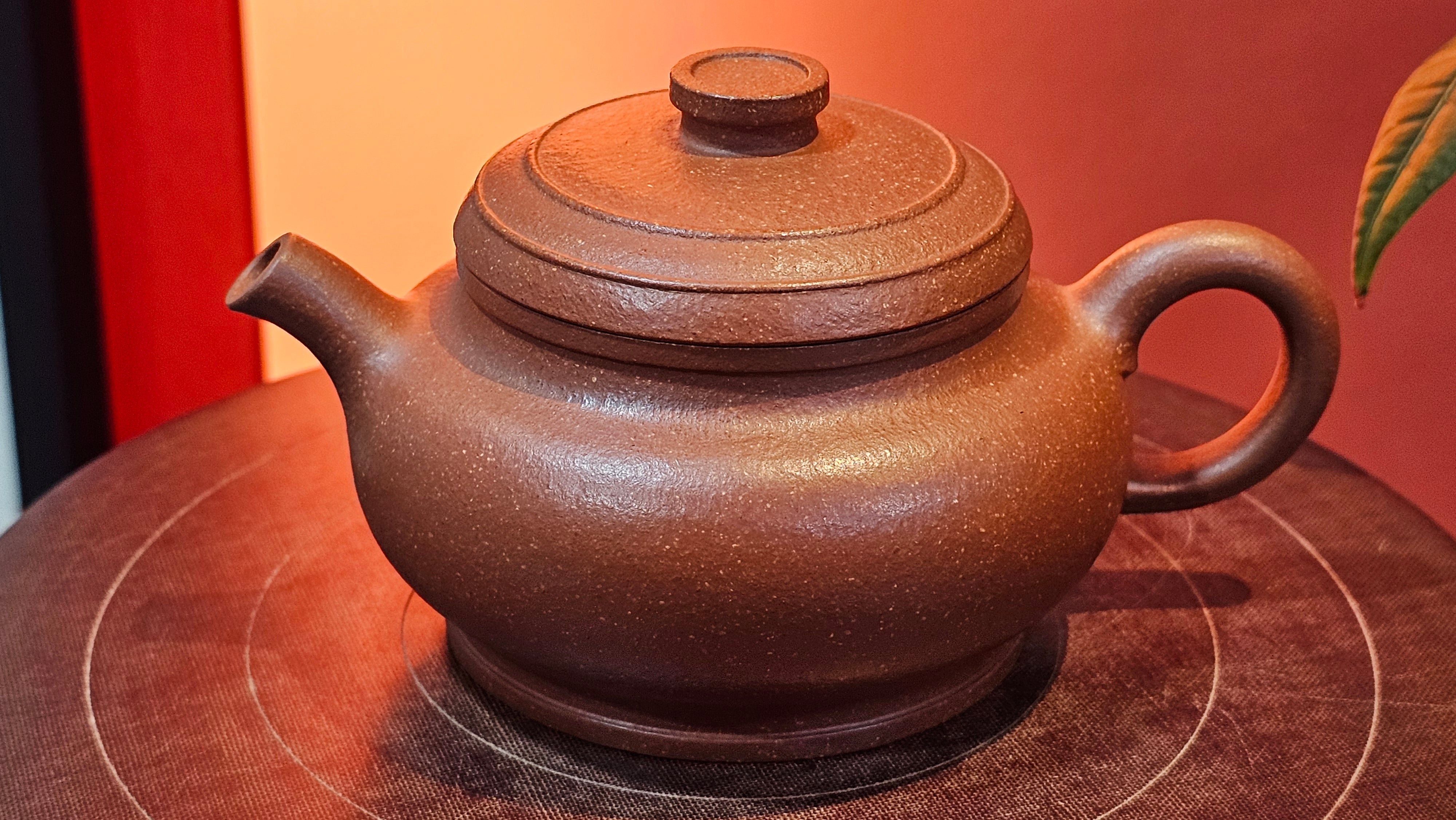 Song Jin Hu《颂金壶》, 151.4ml, Hong Jiang Po Ni 红降坡泥, by Craftsman Chen Gui Zhi 陈桂枝。(Red JiangPoNi rarer than Yellow JiangPoNi, XiaoMeiYao & ZhaoZhuang ZhuNi) ~ Congratulations!to Mr A.C.! 0130hrs 1st Nov 2025, Seattle! WA!